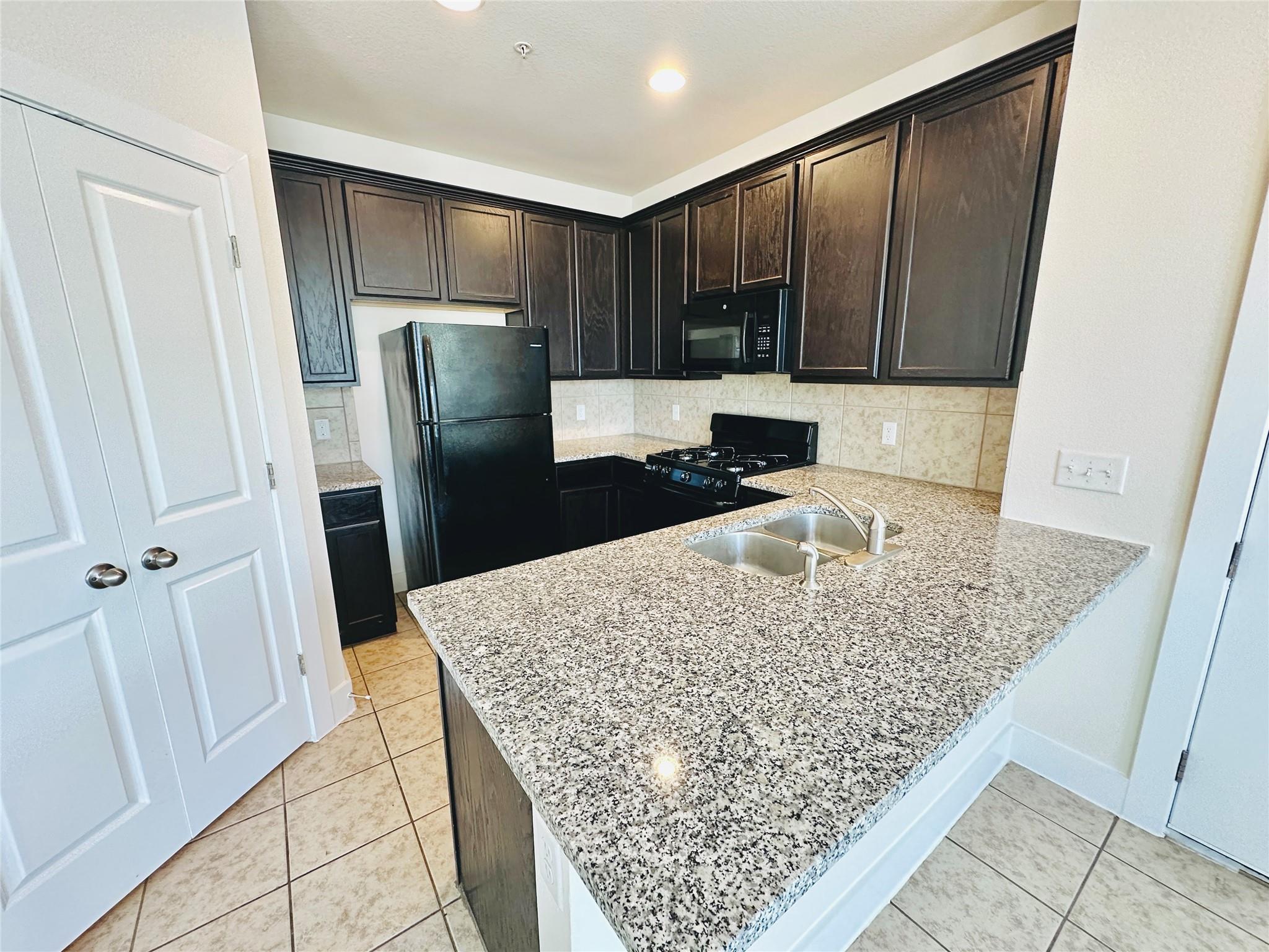 2216 Creekside Ln # D, Georgetown, TX 78626