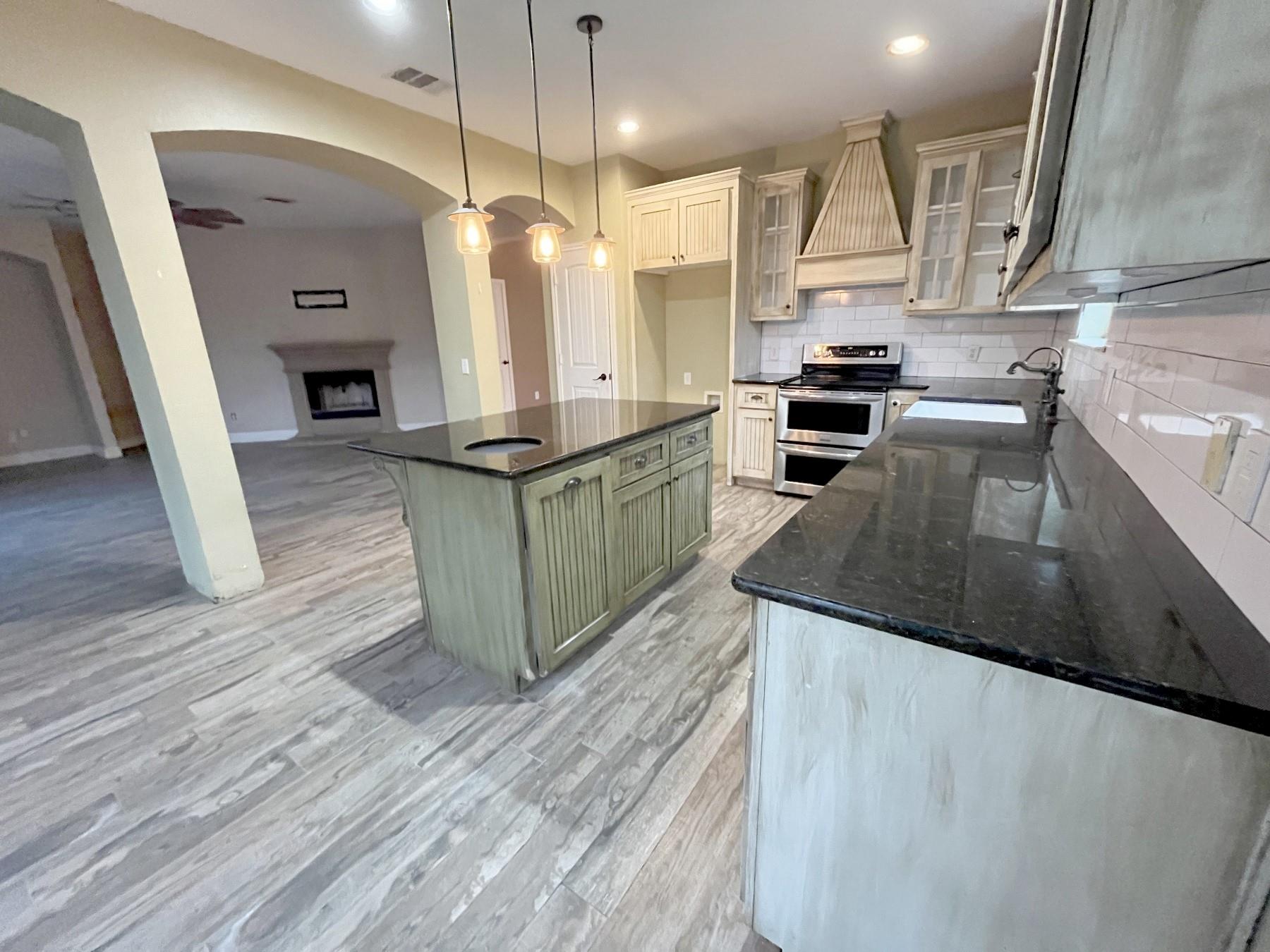 231 Kerley Dr, Hutto, TX 78634