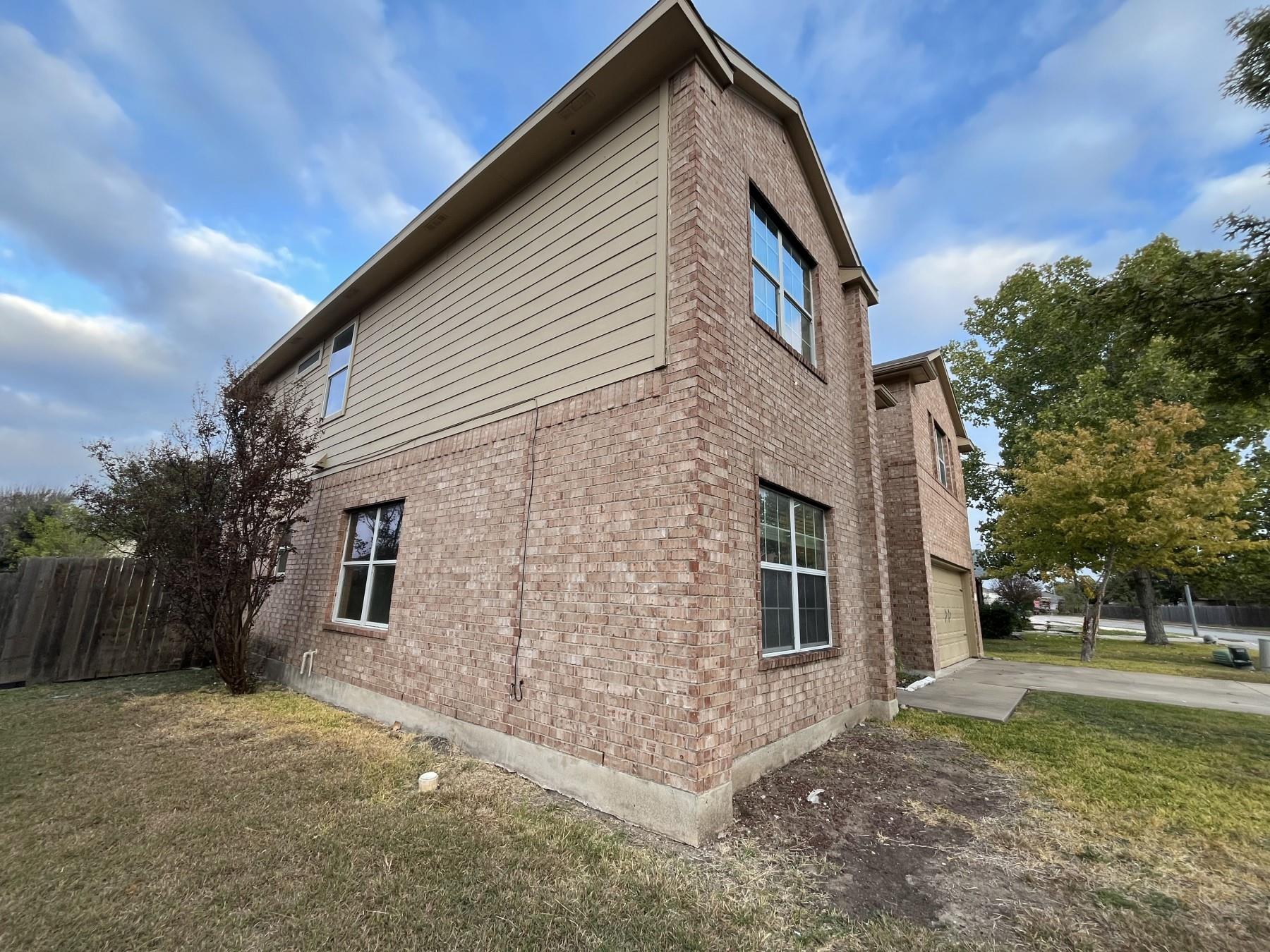 231 Kerley Dr, Hutto, TX 78634