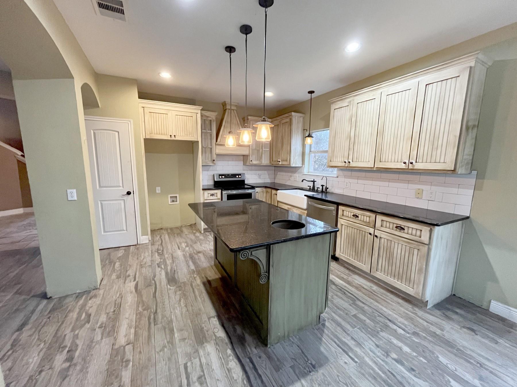 231 Kerley Dr, Hutto, TX 78634