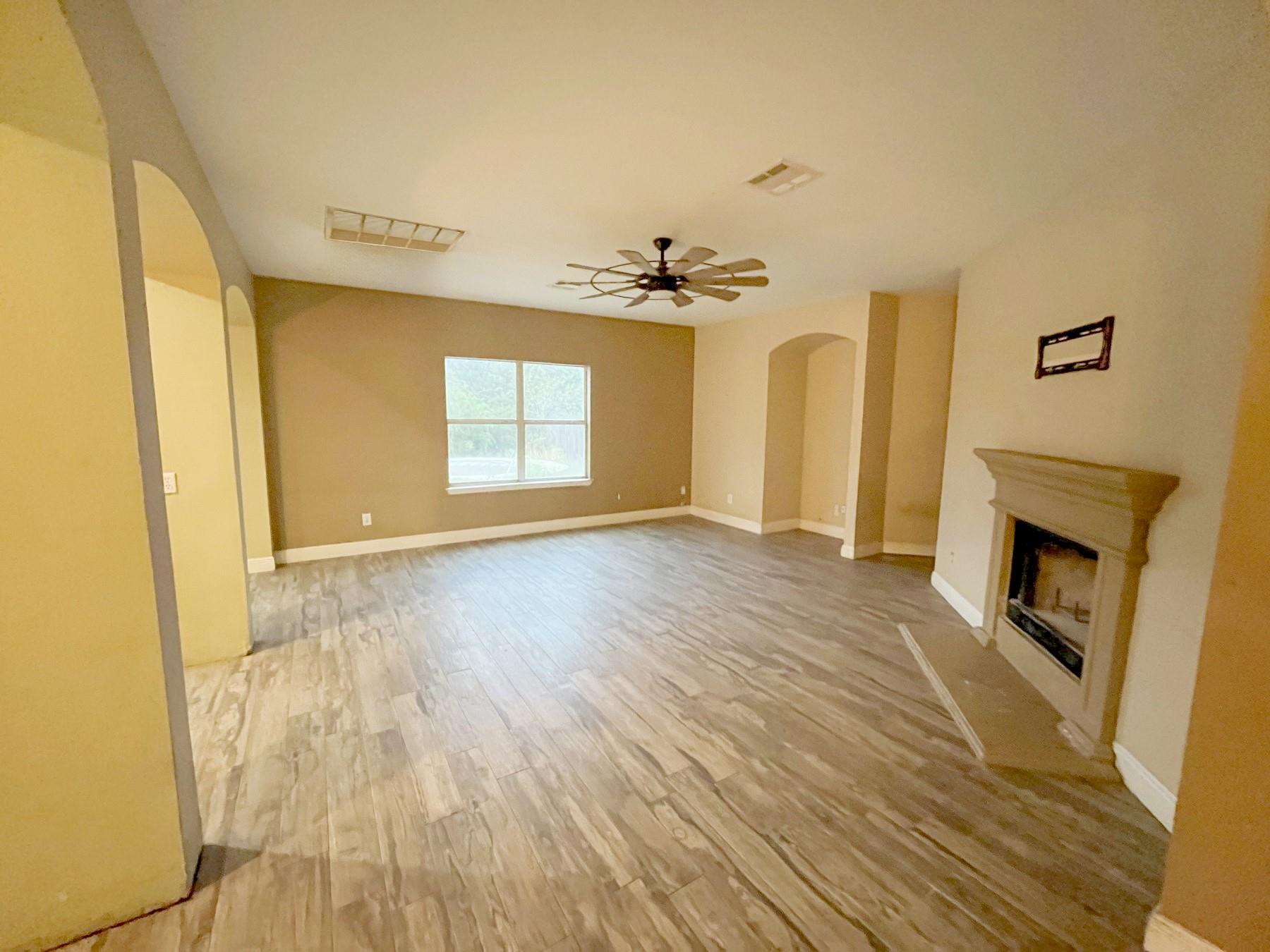 231 Kerley Dr, Hutto, TX 78634