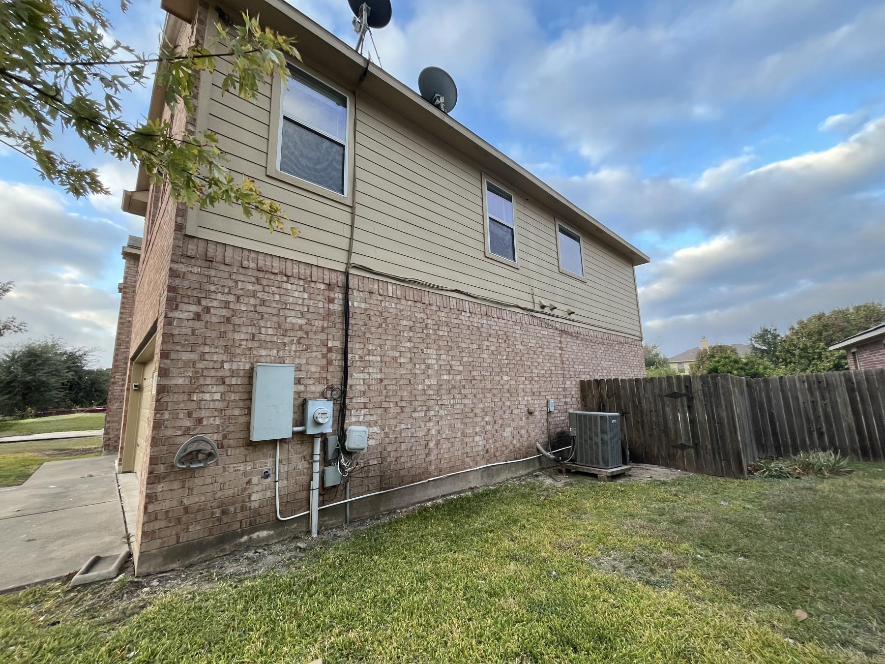 231 Kerley Dr, Hutto, TX 78634