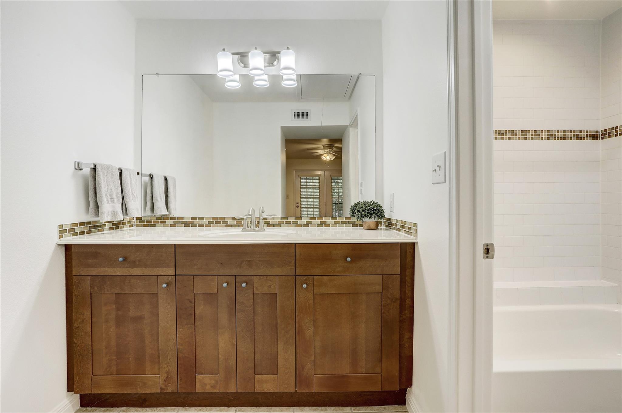 7685 Northcross Dr # 426, Austin, TX 78757