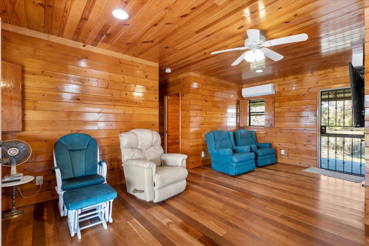 4339 Pettytown Rd, Dale, TX 78616