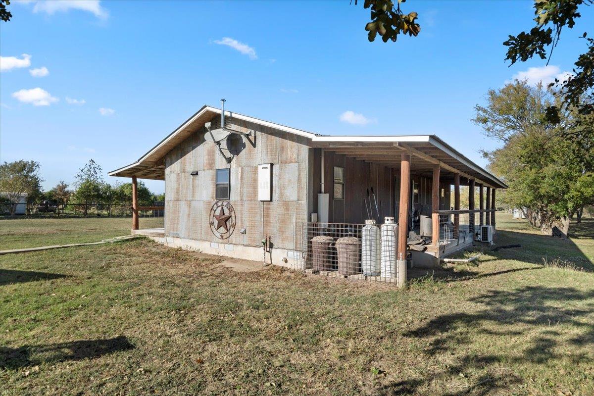 4339 Pettytown Rd, Dale, TX 78616