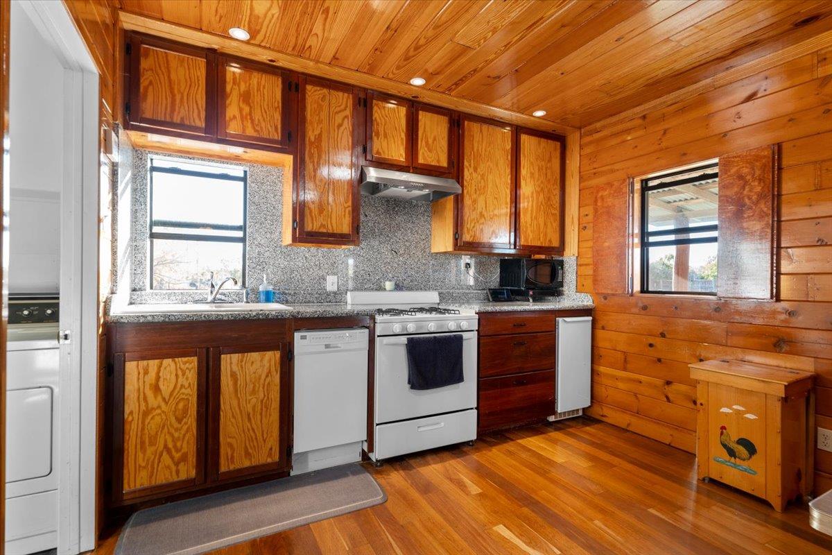 4339 Pettytown Rd, Dale, TX 78616