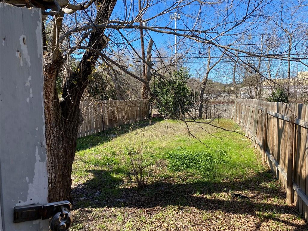 1035 Haynes St, San Marcos, TX 78666