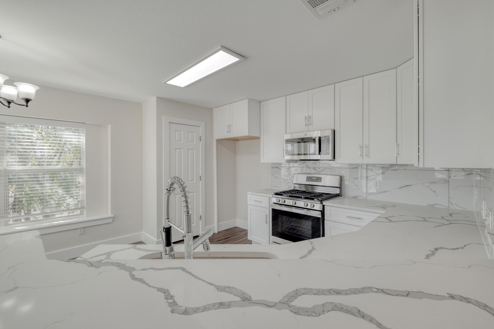 277 Paddington Dr, Kyle, TX 78640