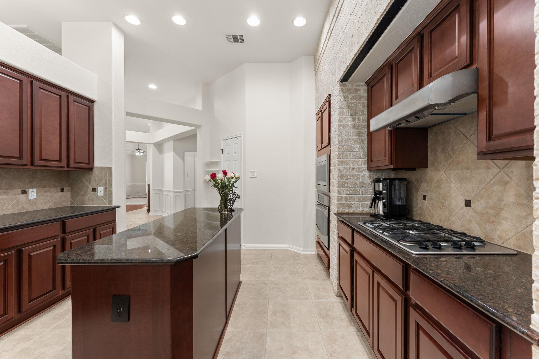 2600 Lost Mine Trl, Leander, TX 78641