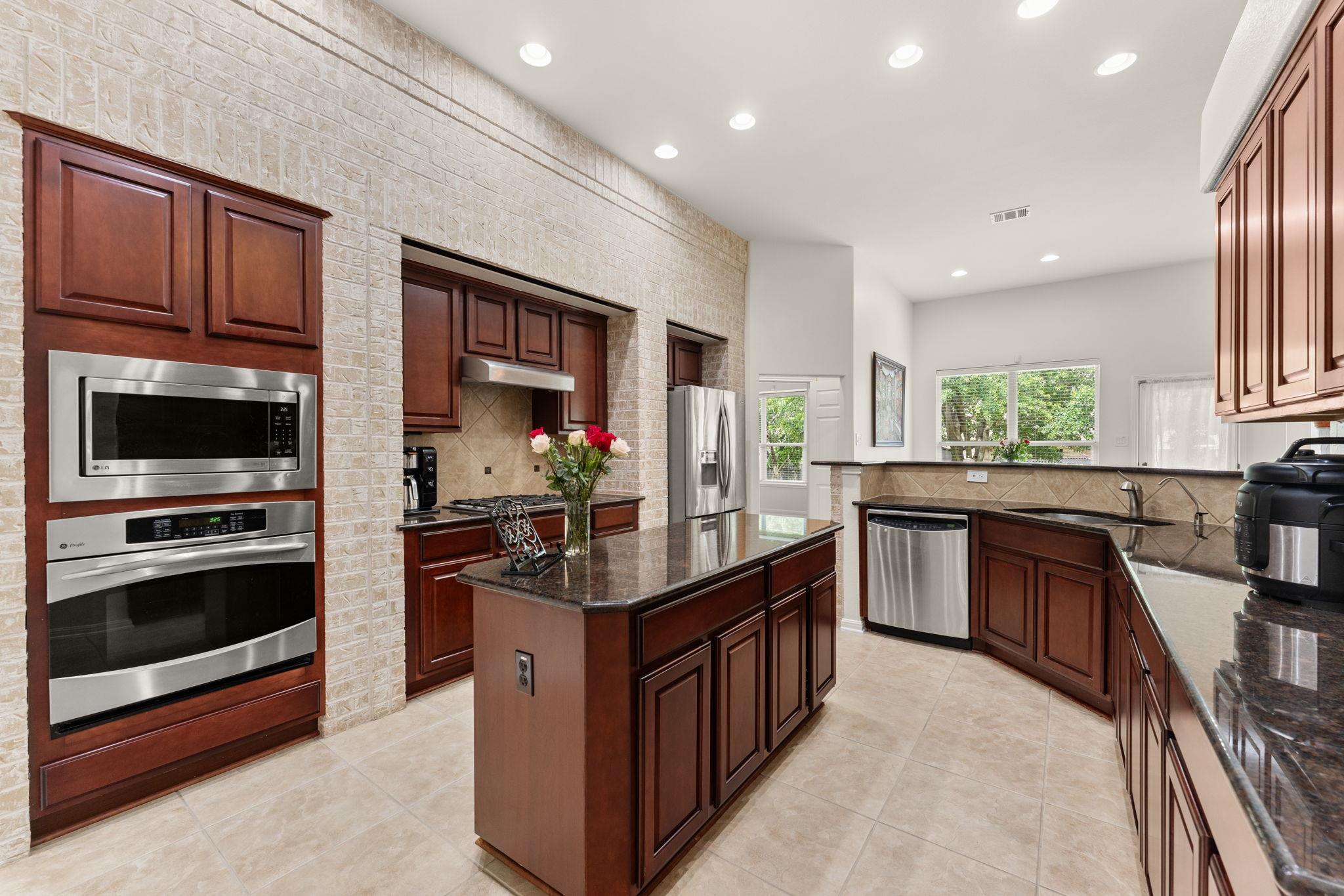 2600 Lost Mine Trl, Leander, TX 78641