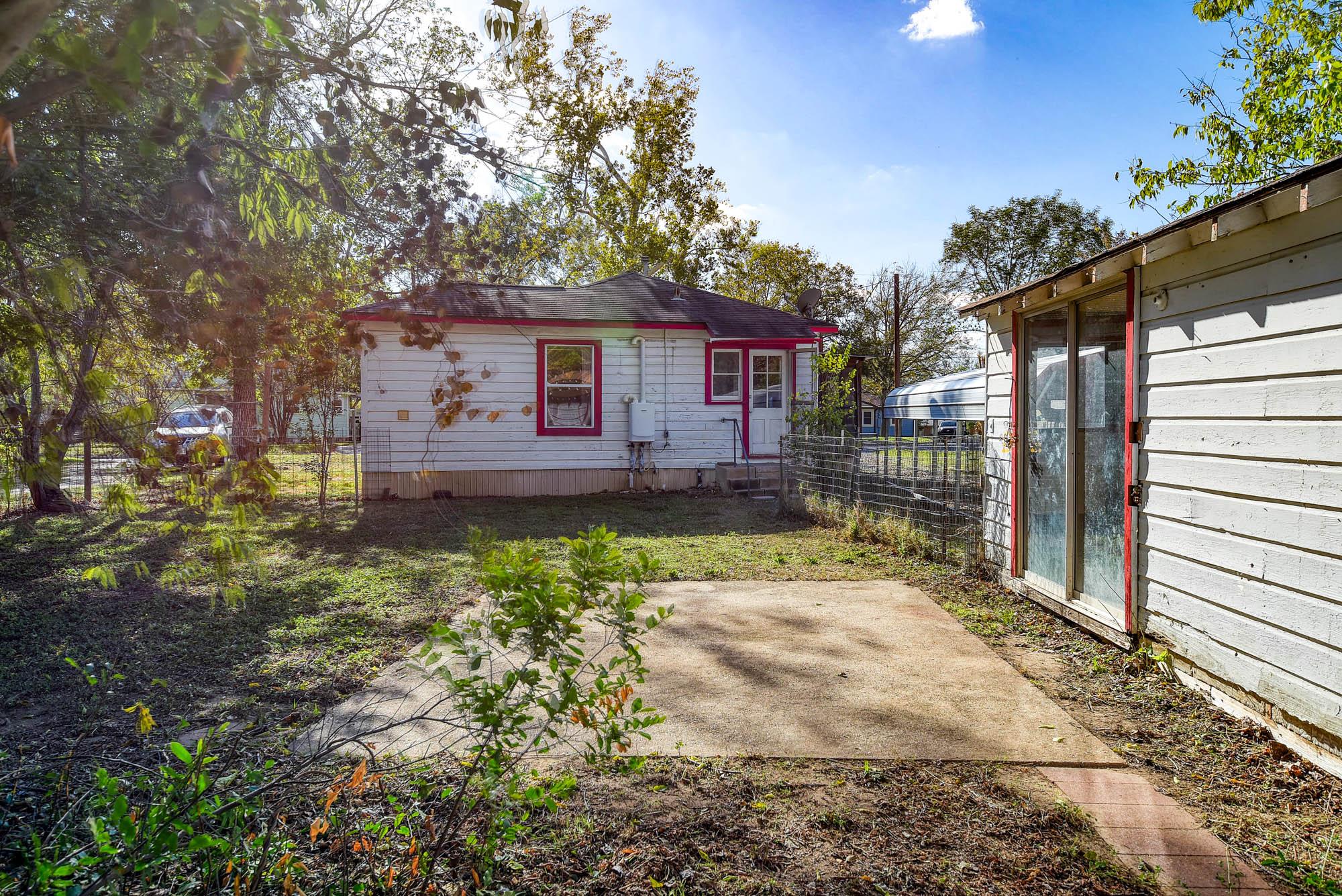 304 Cedar St, Bastrop, TX 78602