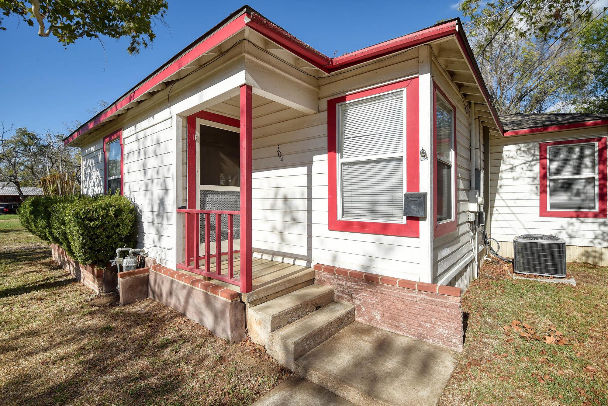 304 Cedar St, Bastrop, TX 78602