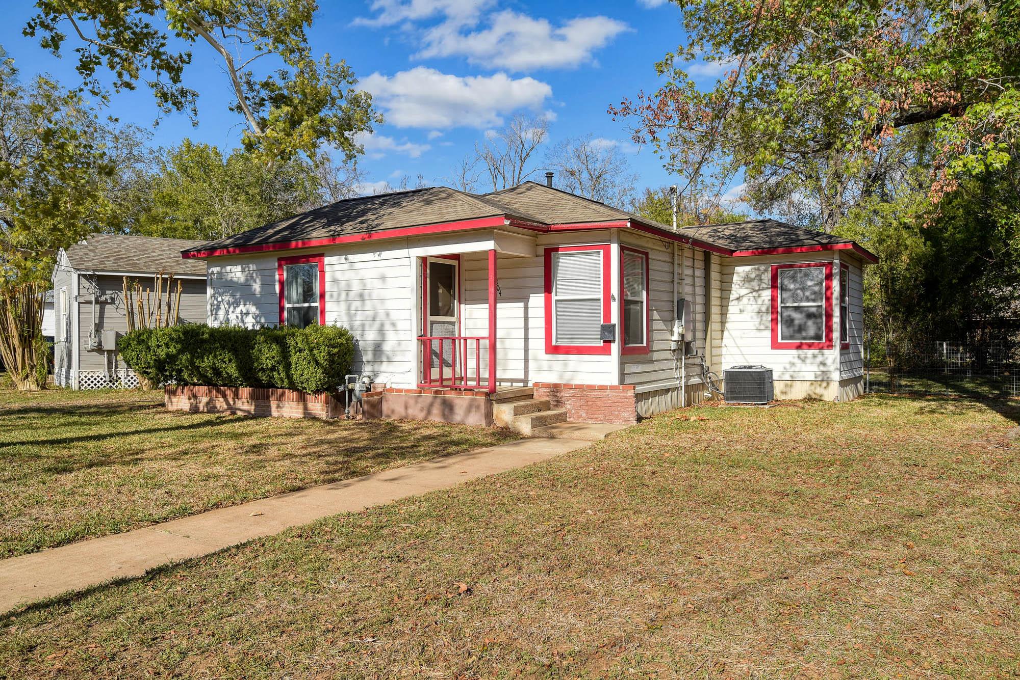 304 Cedar St, Bastrop, TX 78602