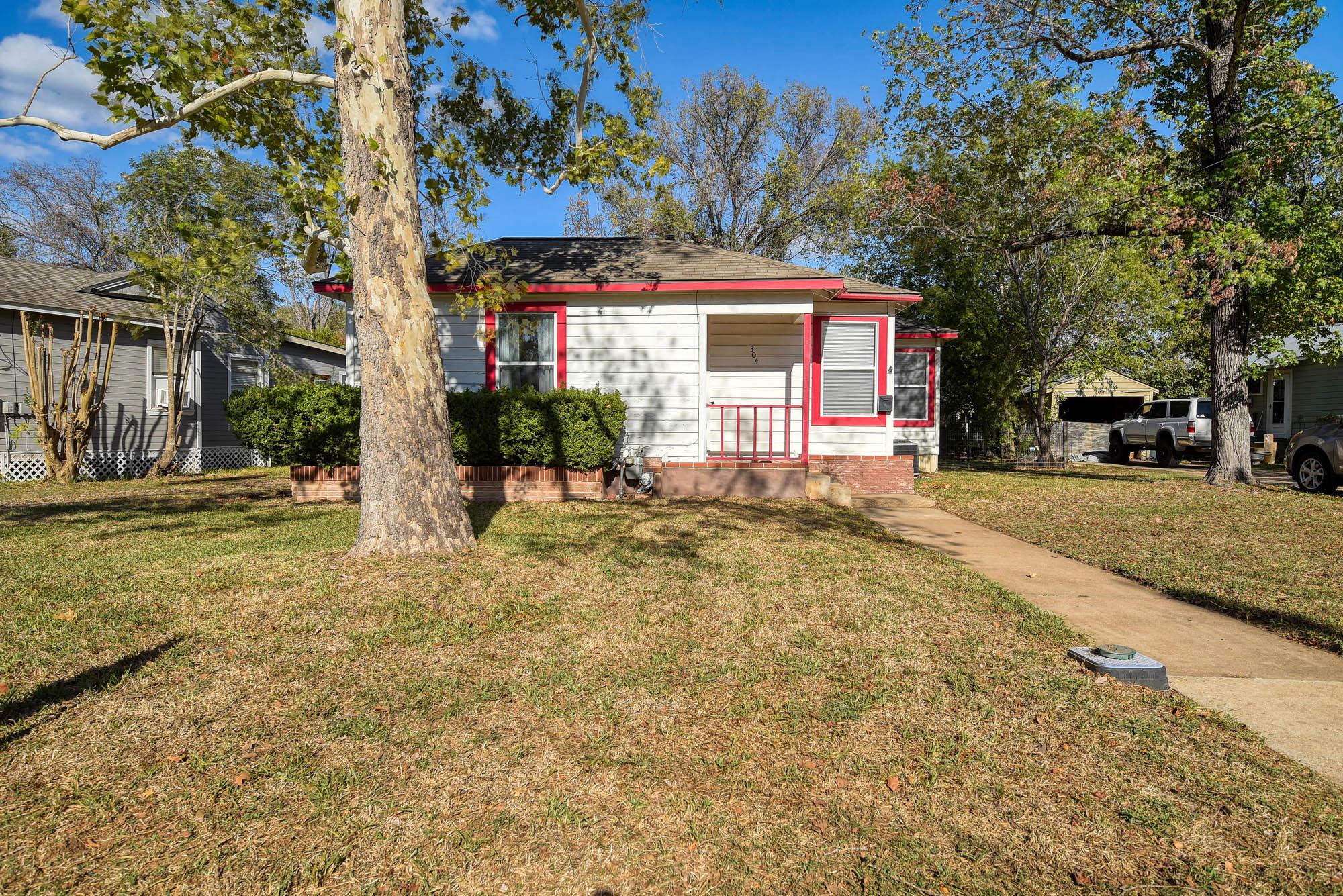 304 Cedar St, Bastrop, TX 78602