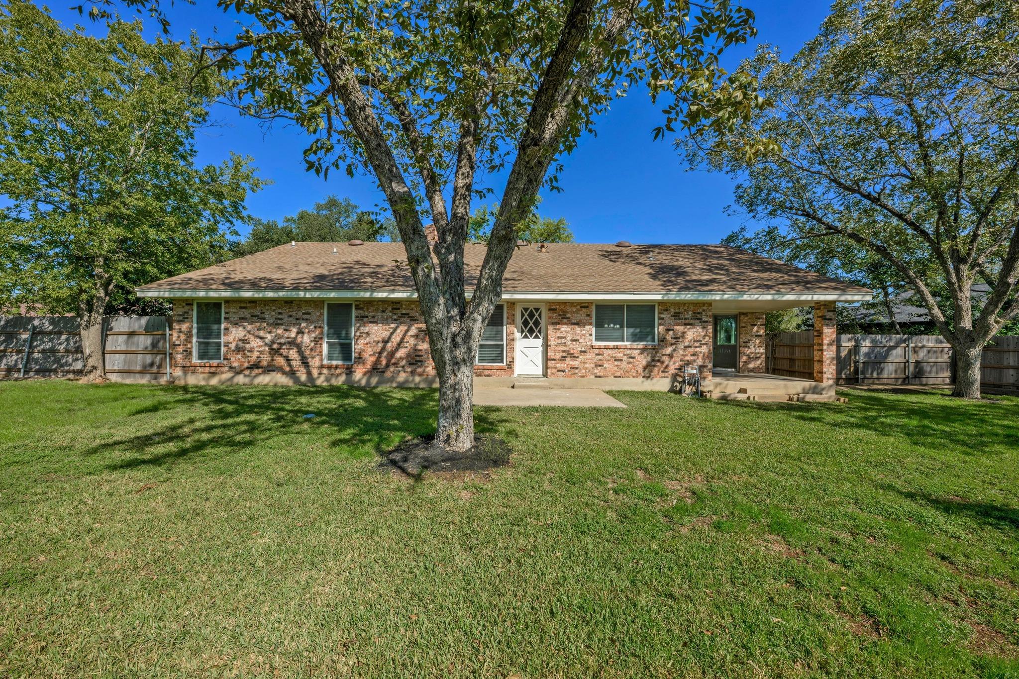 4805 Midoak Cir, Austin, TX 78749