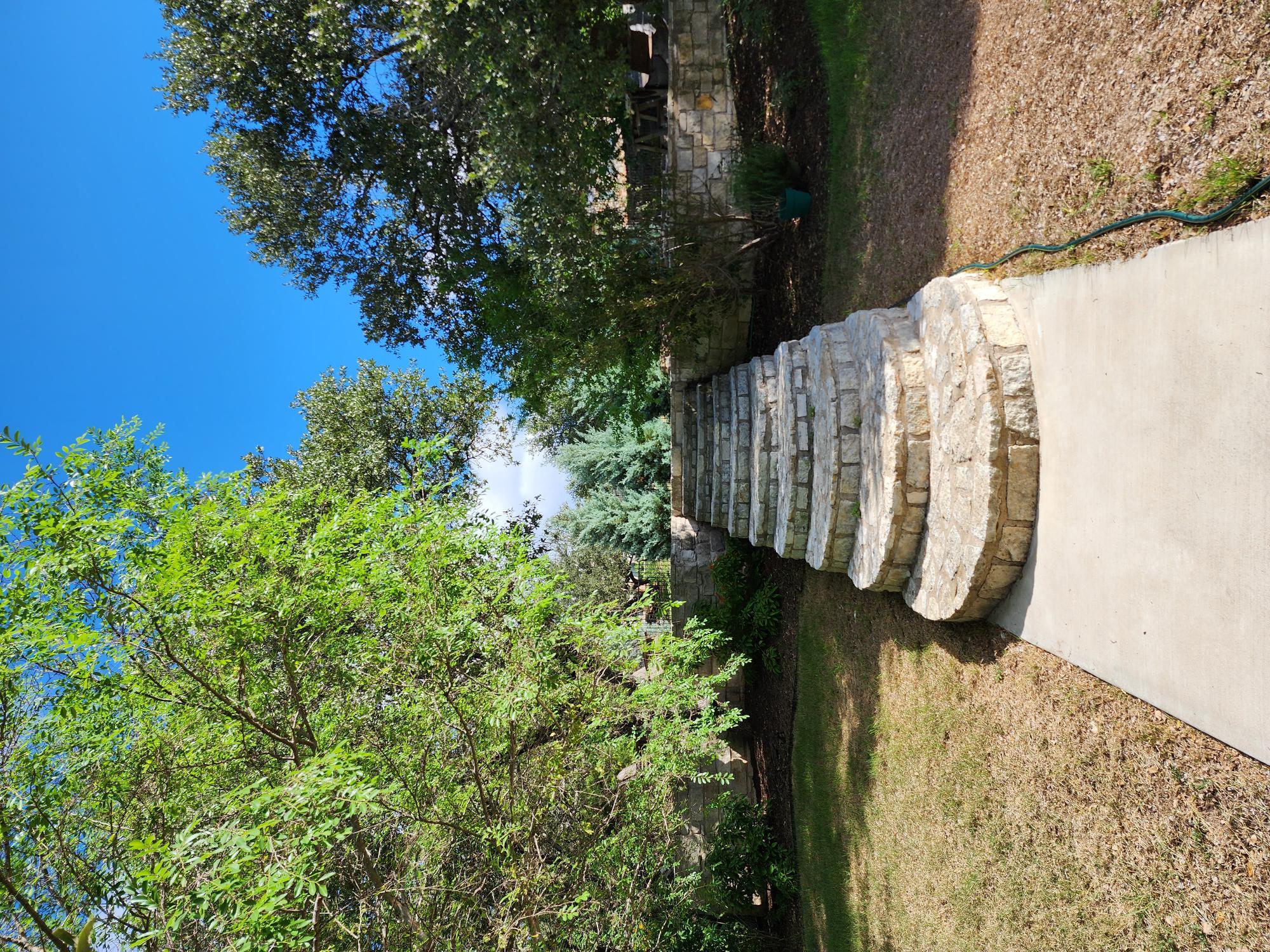 207 Meadows Ln, Dripping Springs, TX 78620