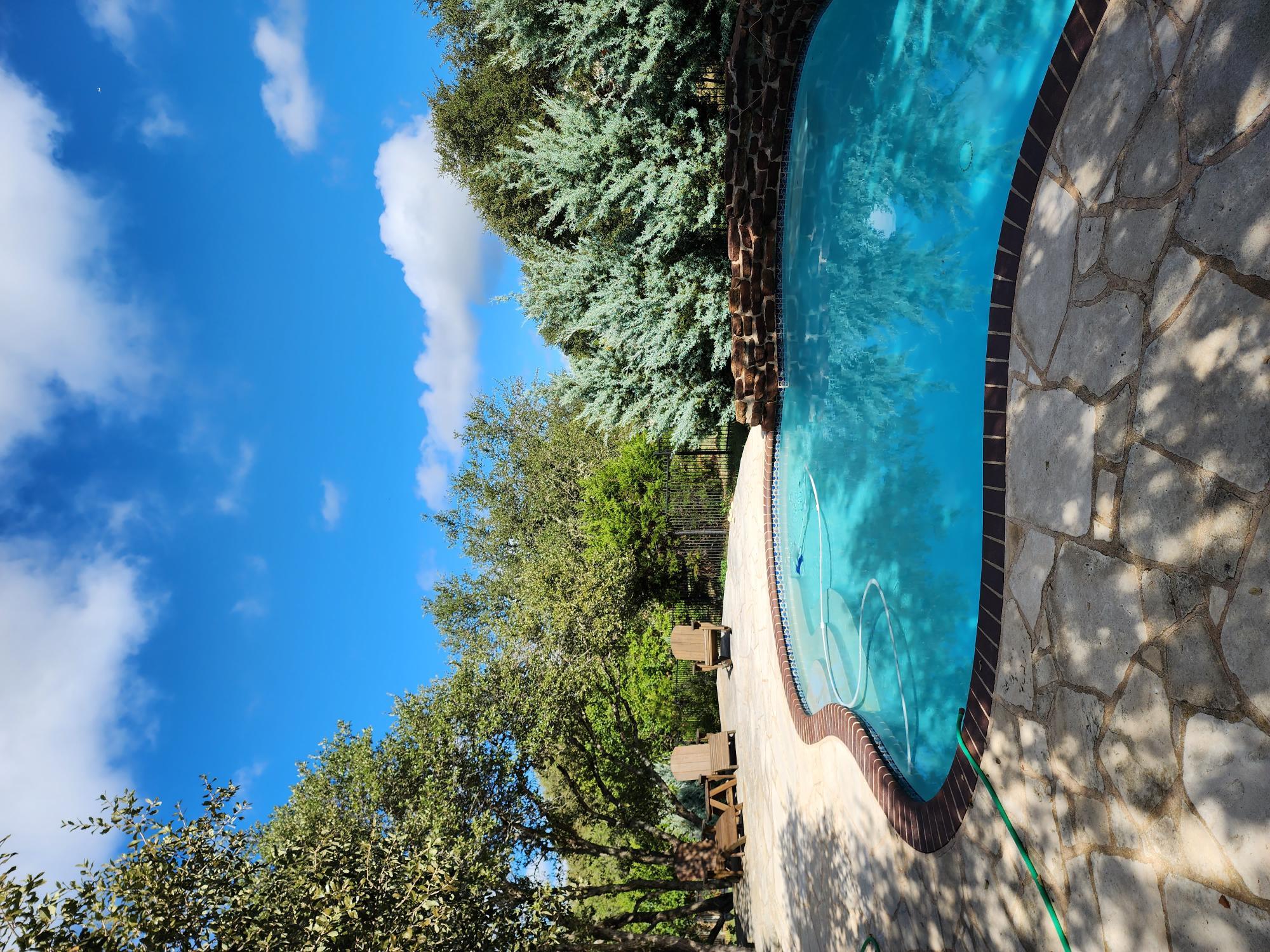 207 Meadows Ln, Dripping Springs, TX 78620