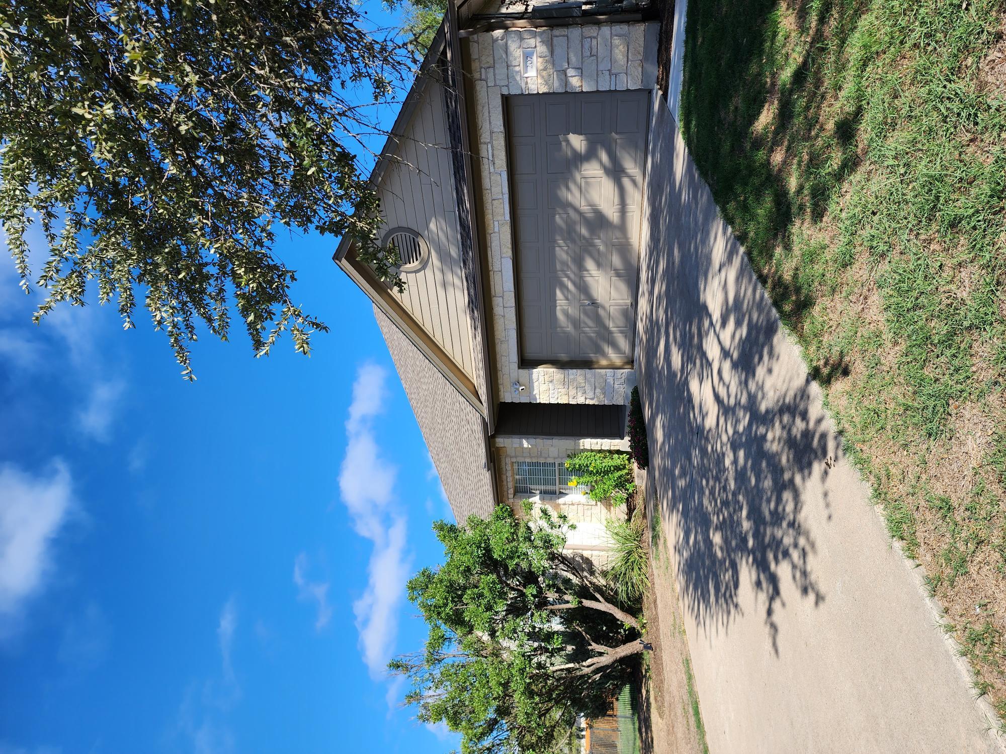 207 Meadows Ln, Dripping Springs, TX 78620