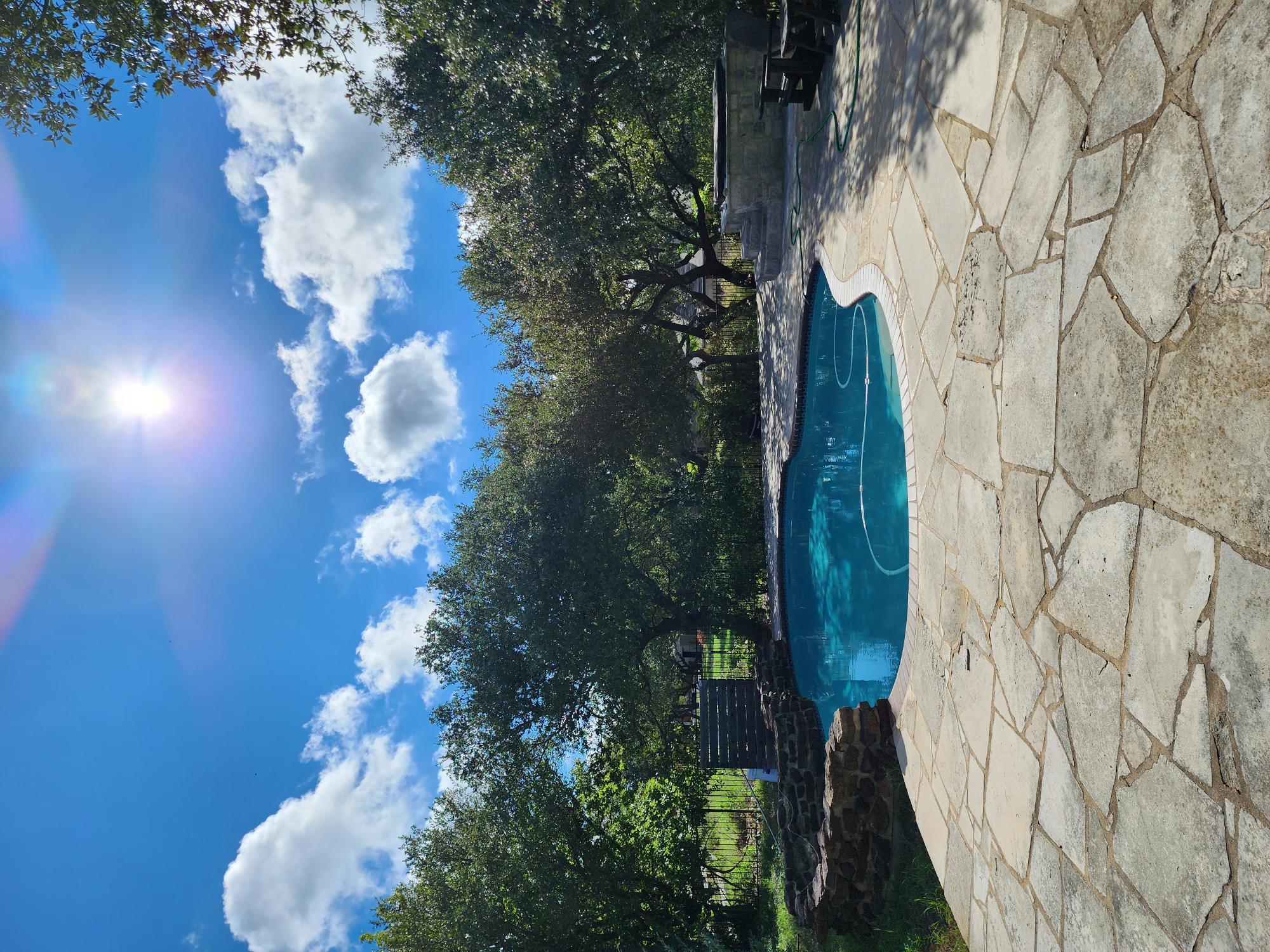 207 Meadows Ln, Dripping Springs, TX 78620