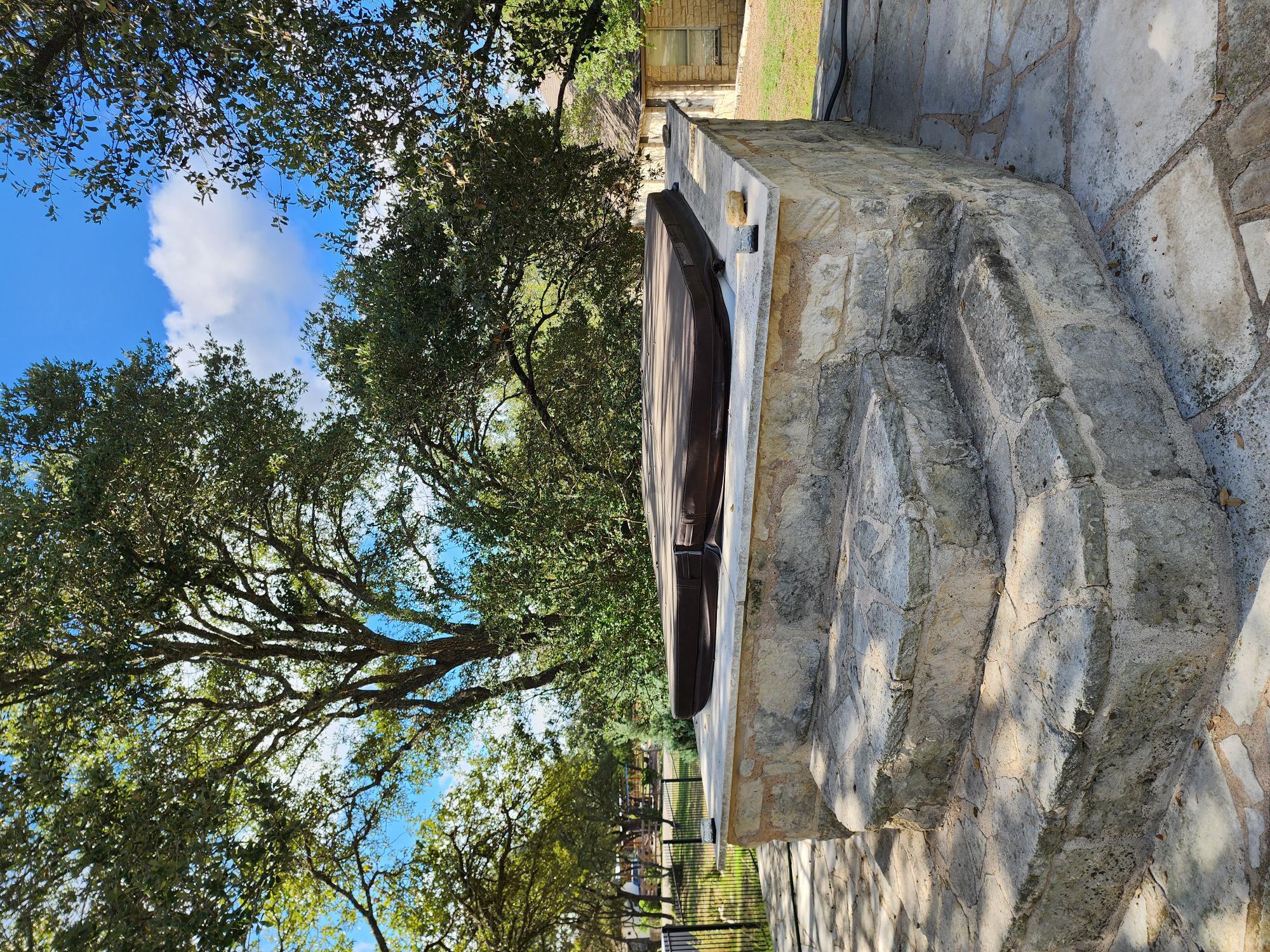 207 Meadows Ln, Dripping Springs, TX 78620