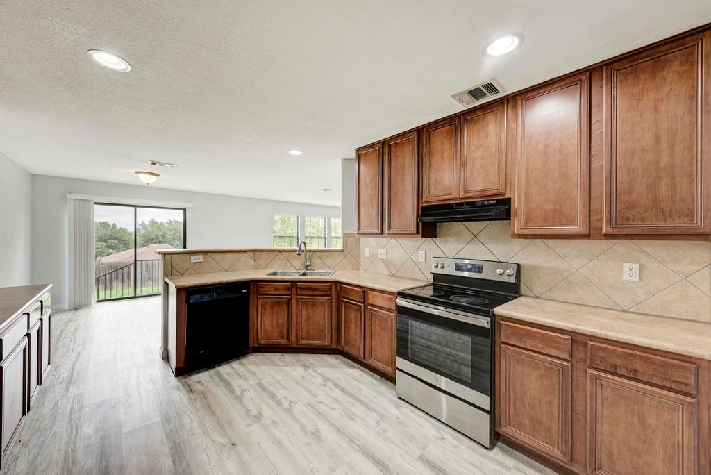 530 Sheep Trail Dr, Kyle, TX 78640