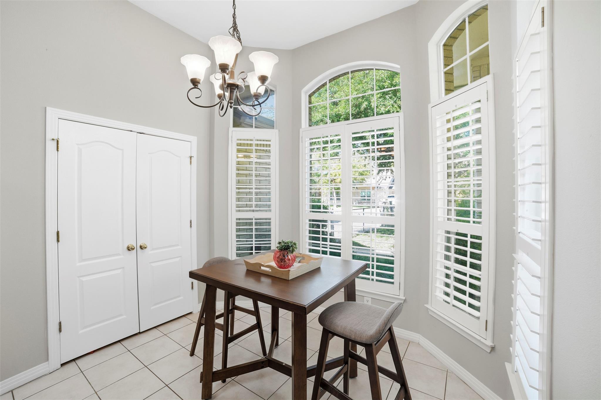 409 E Austin Ave, Round Rock, TX 78664