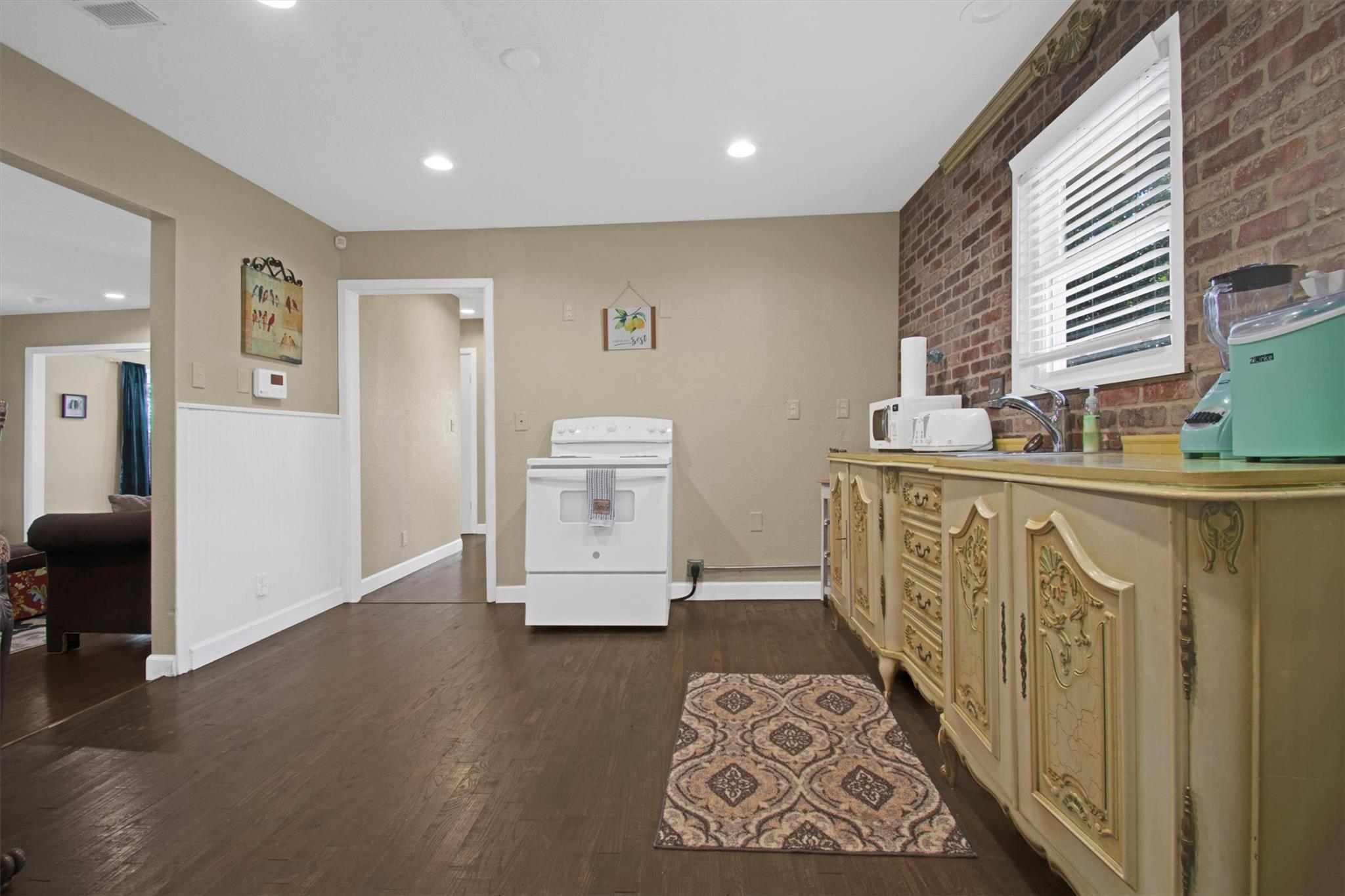 1236 S Academy Ave S, New Braunfels, TX 78130