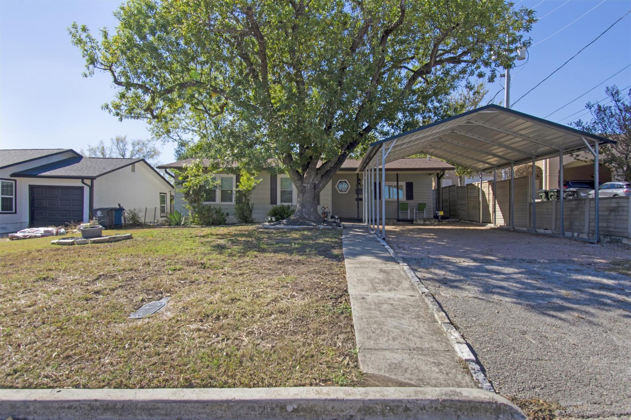 1236 S Academy Ave S, New Braunfels, TX 78130