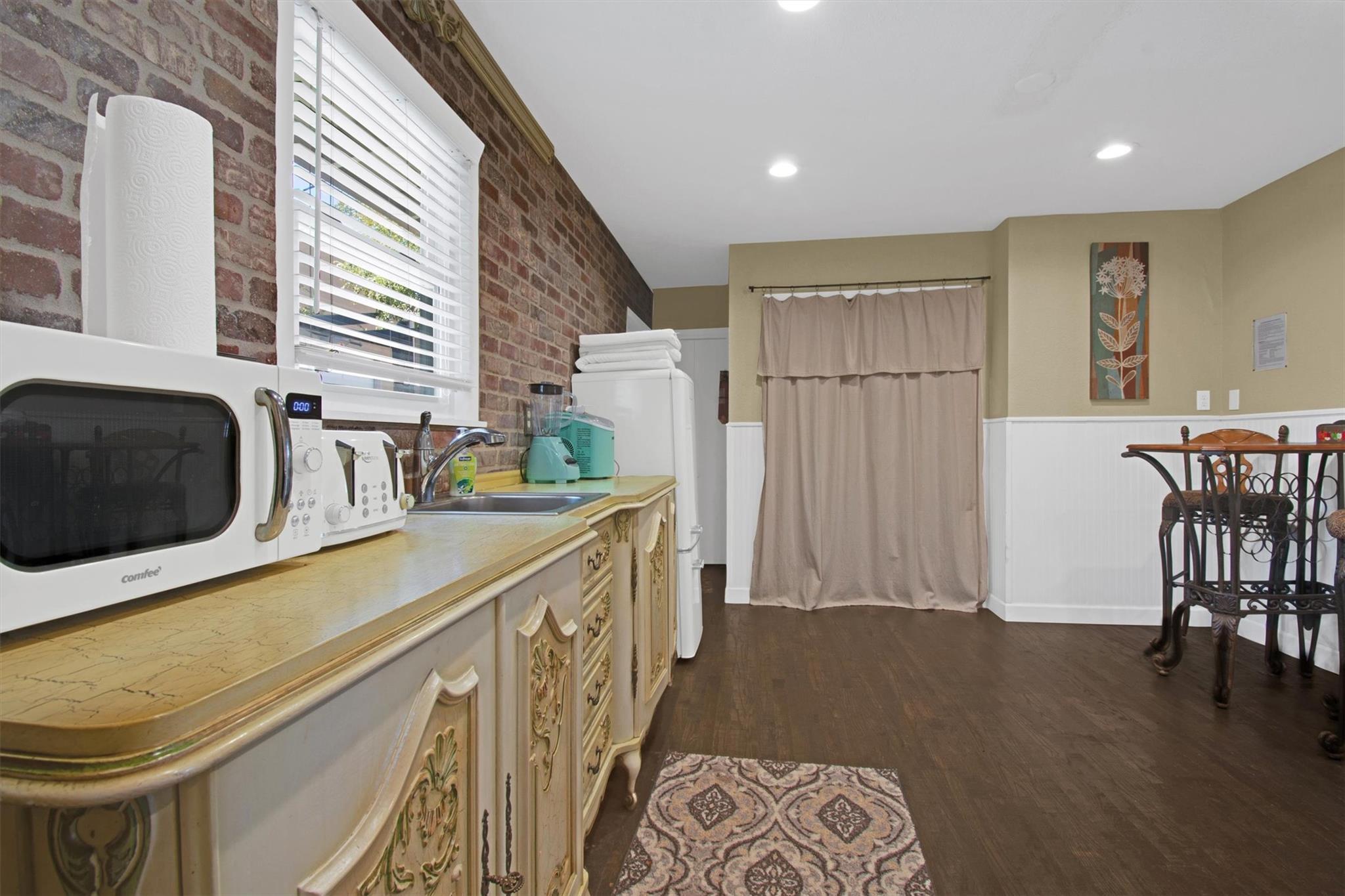 1236 S Academy Ave S, New Braunfels, TX 78130