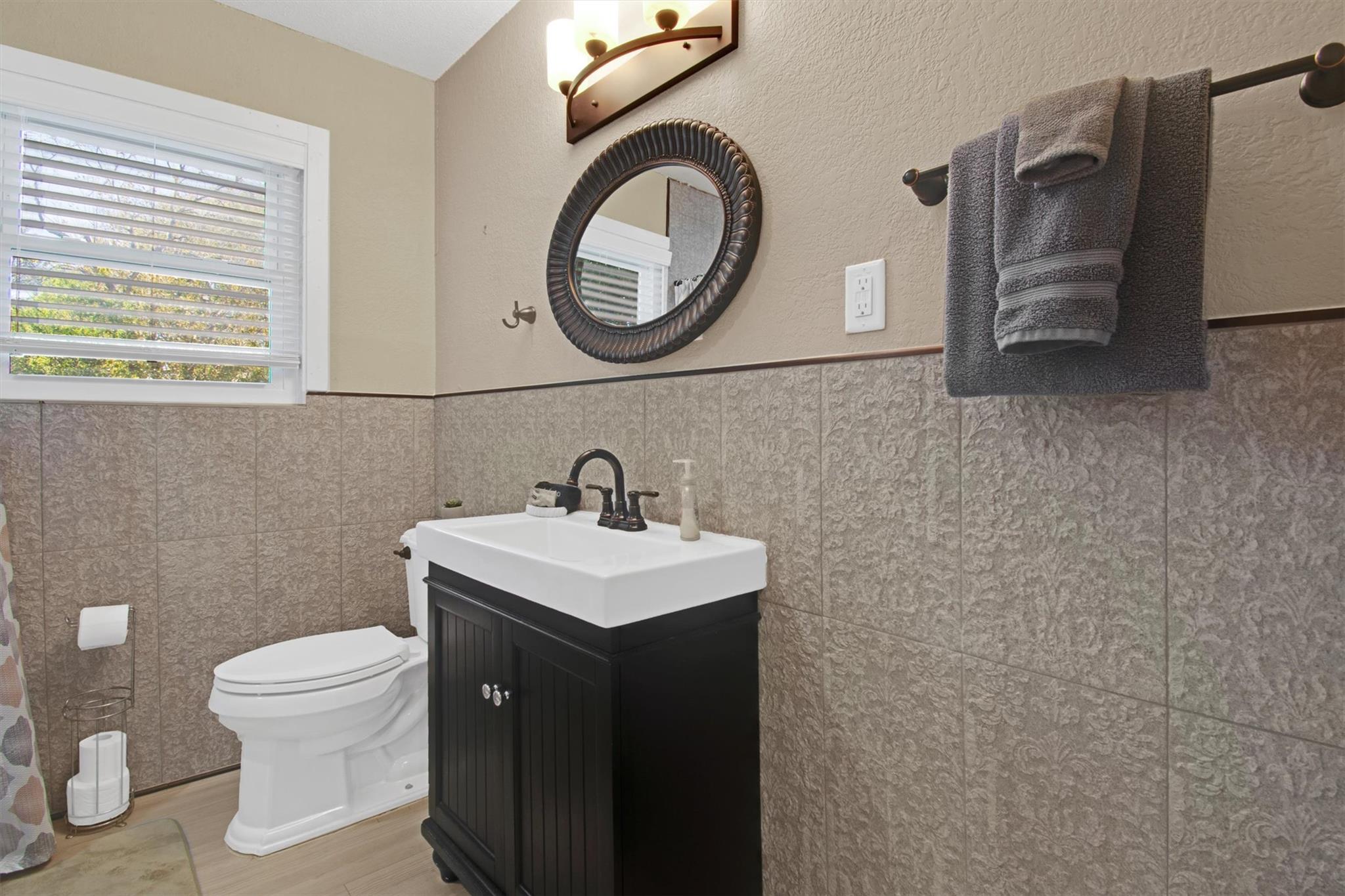 1236 S Academy Ave S, New Braunfels, TX 78130