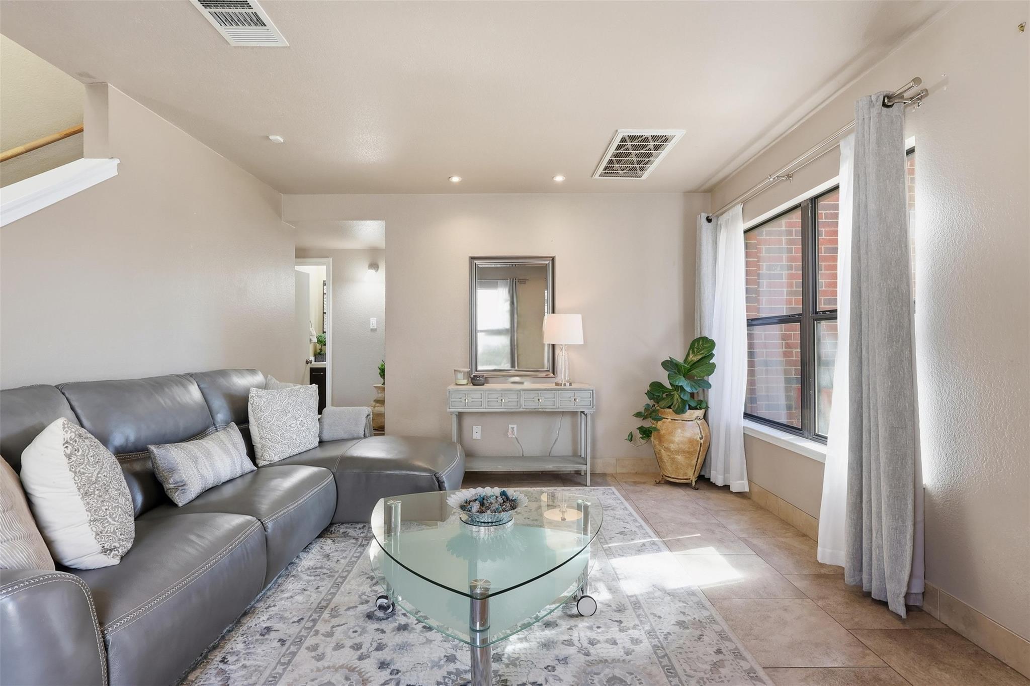 13112 Dearbonne Dr, Del Valle, TX 78617