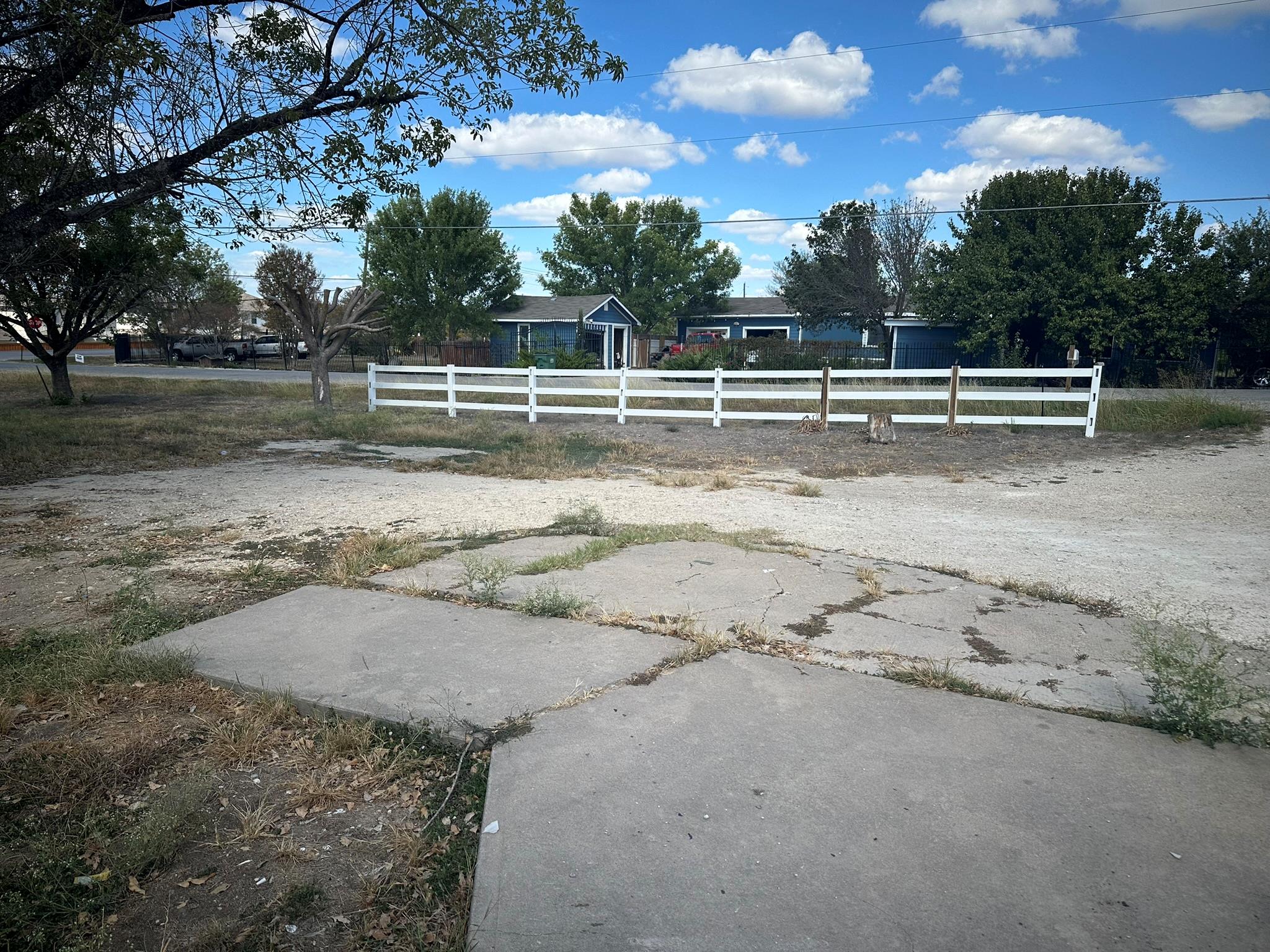 100 Cody Ln, Kyle, TX 78640