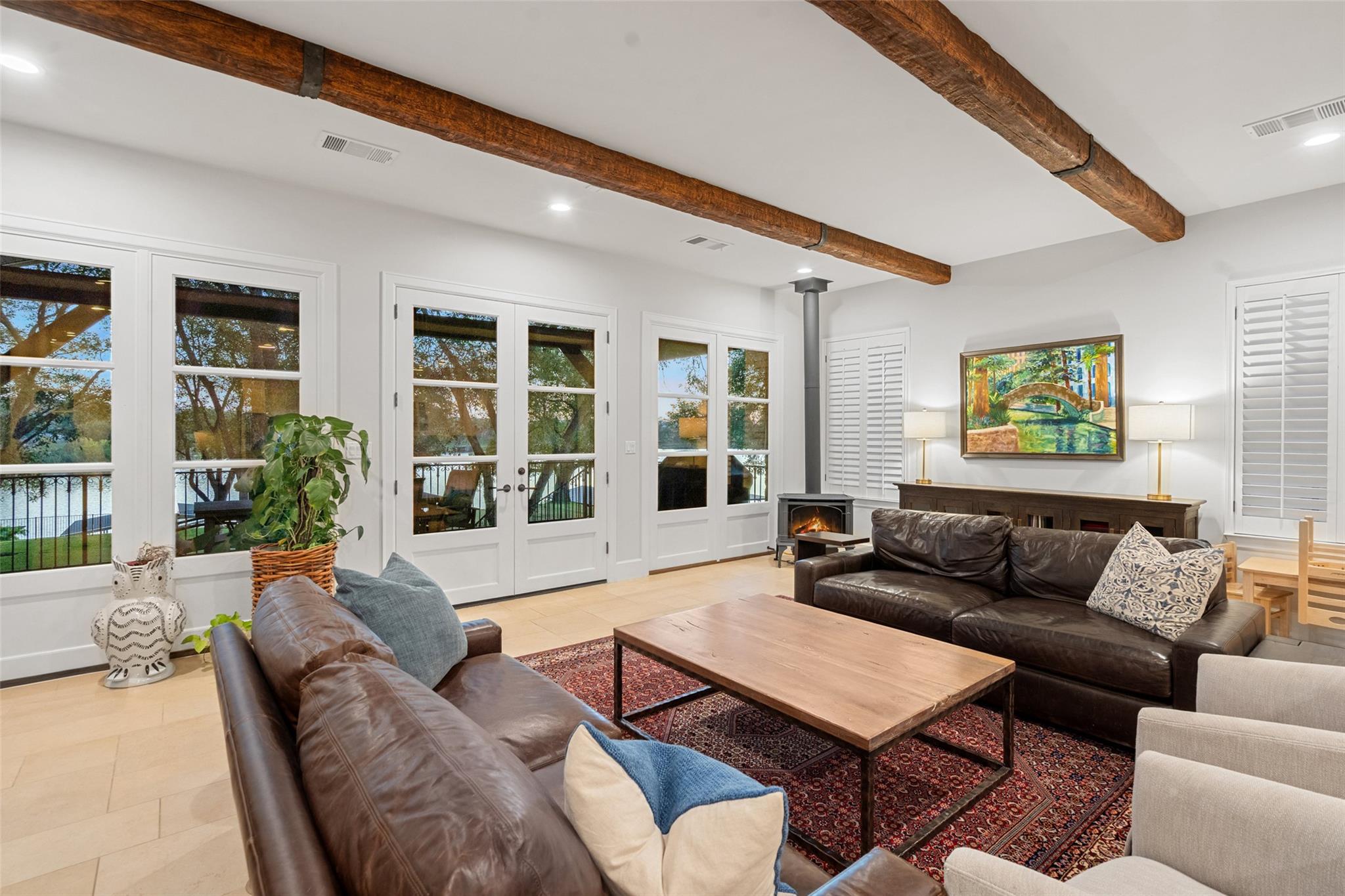 327 Meadowlakes Dr, Meadowlakes, TX 78654