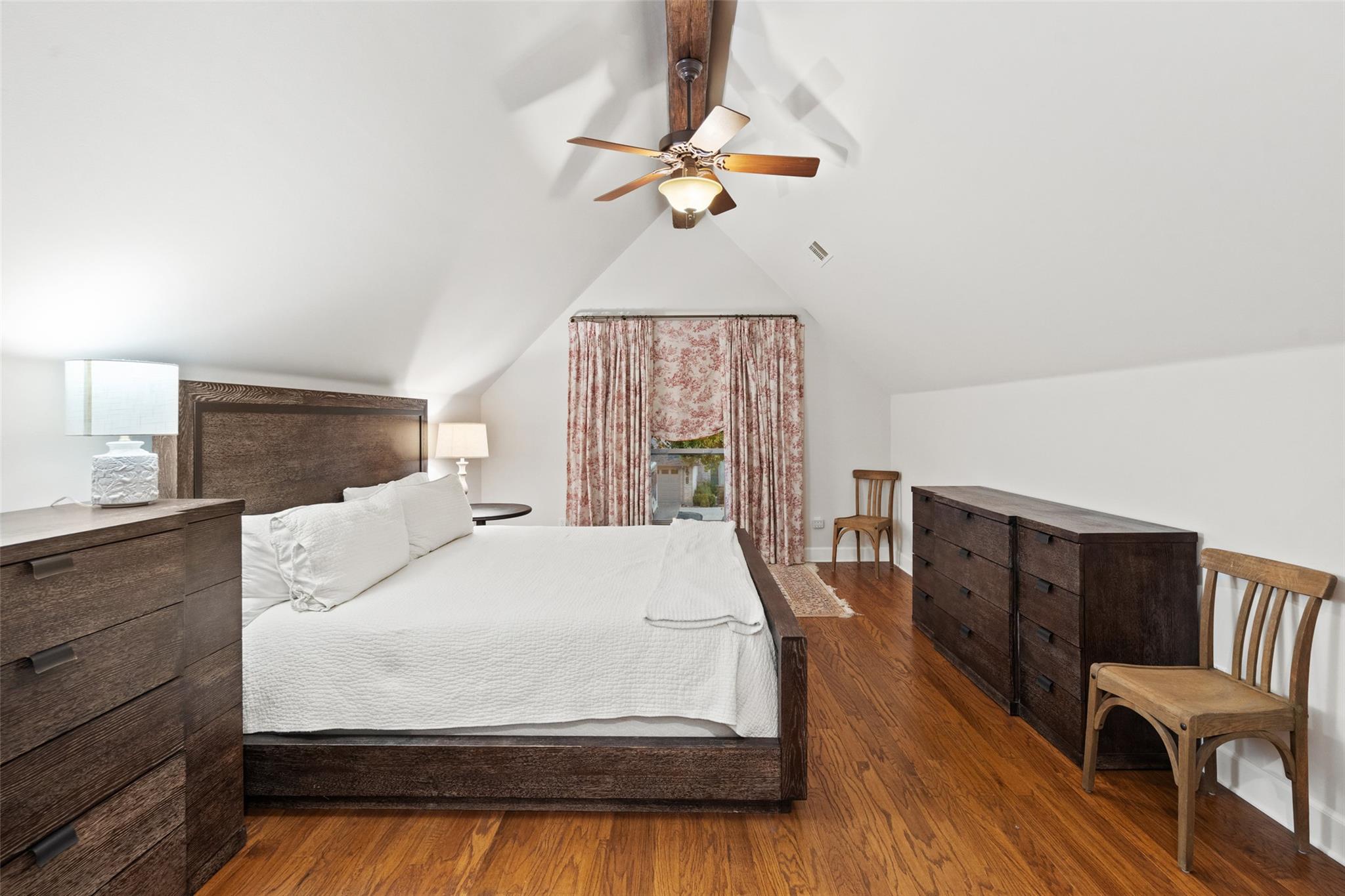 327 Meadowlakes Dr, Meadowlakes, TX 78654