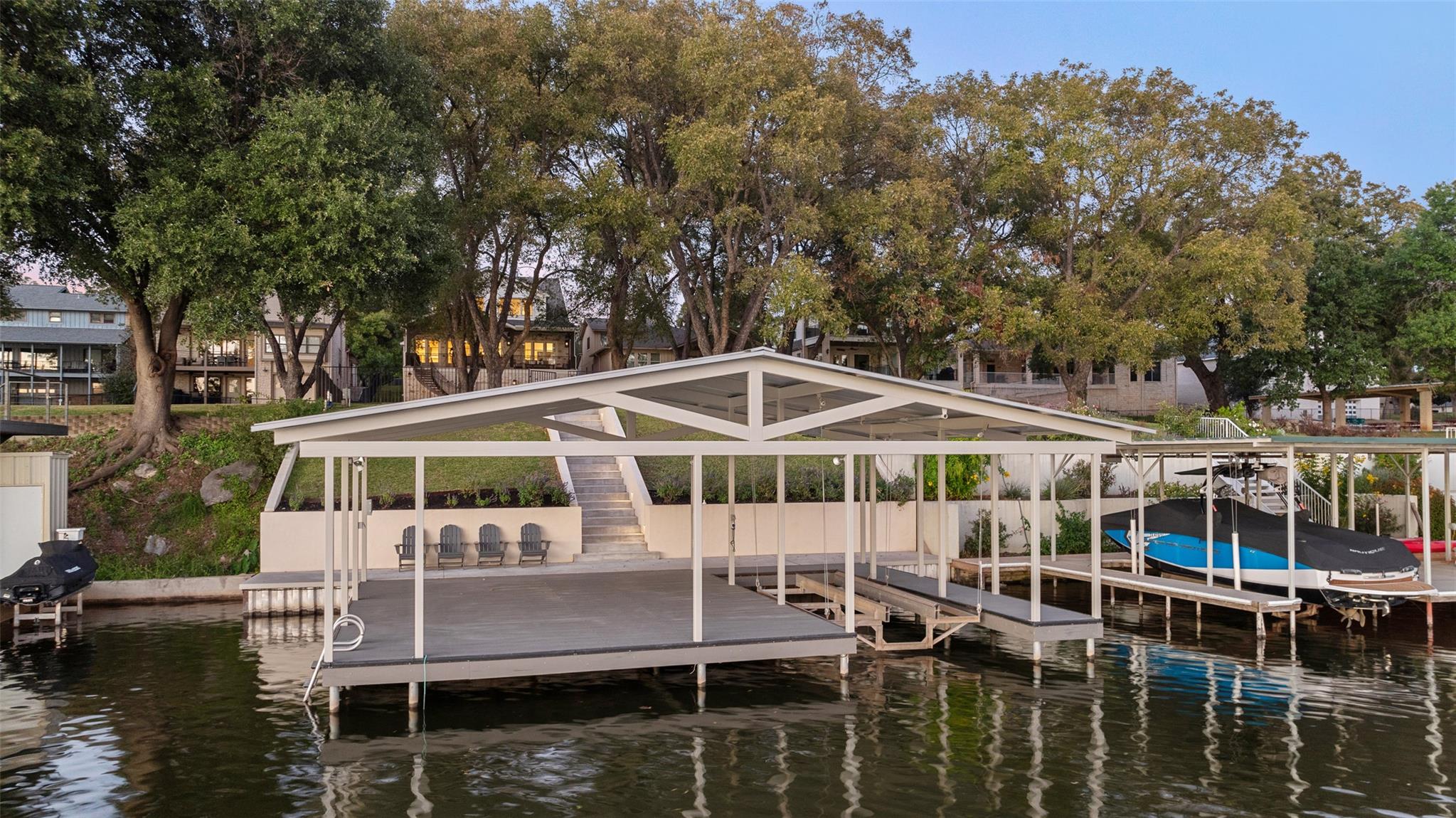 327 Meadowlakes Dr, Meadowlakes, TX 78654