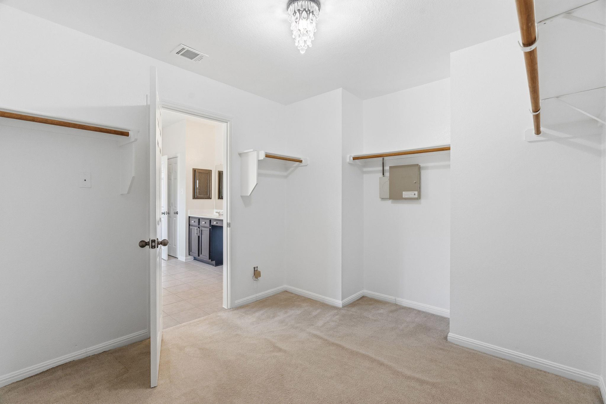 1501 Weatherford Dr, Austin, TX 78753