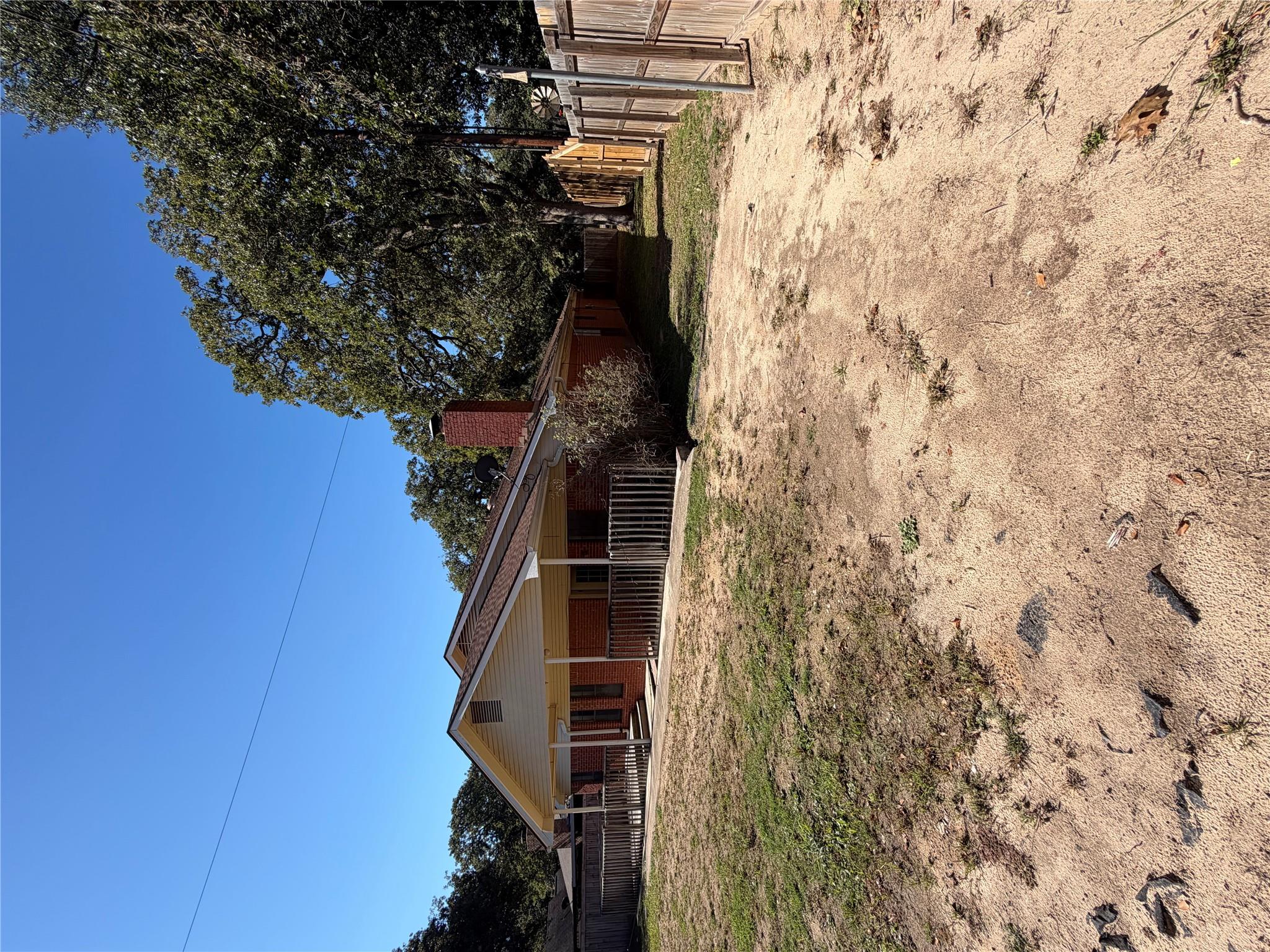 718 Brazos St, Rockdale, TX 76567