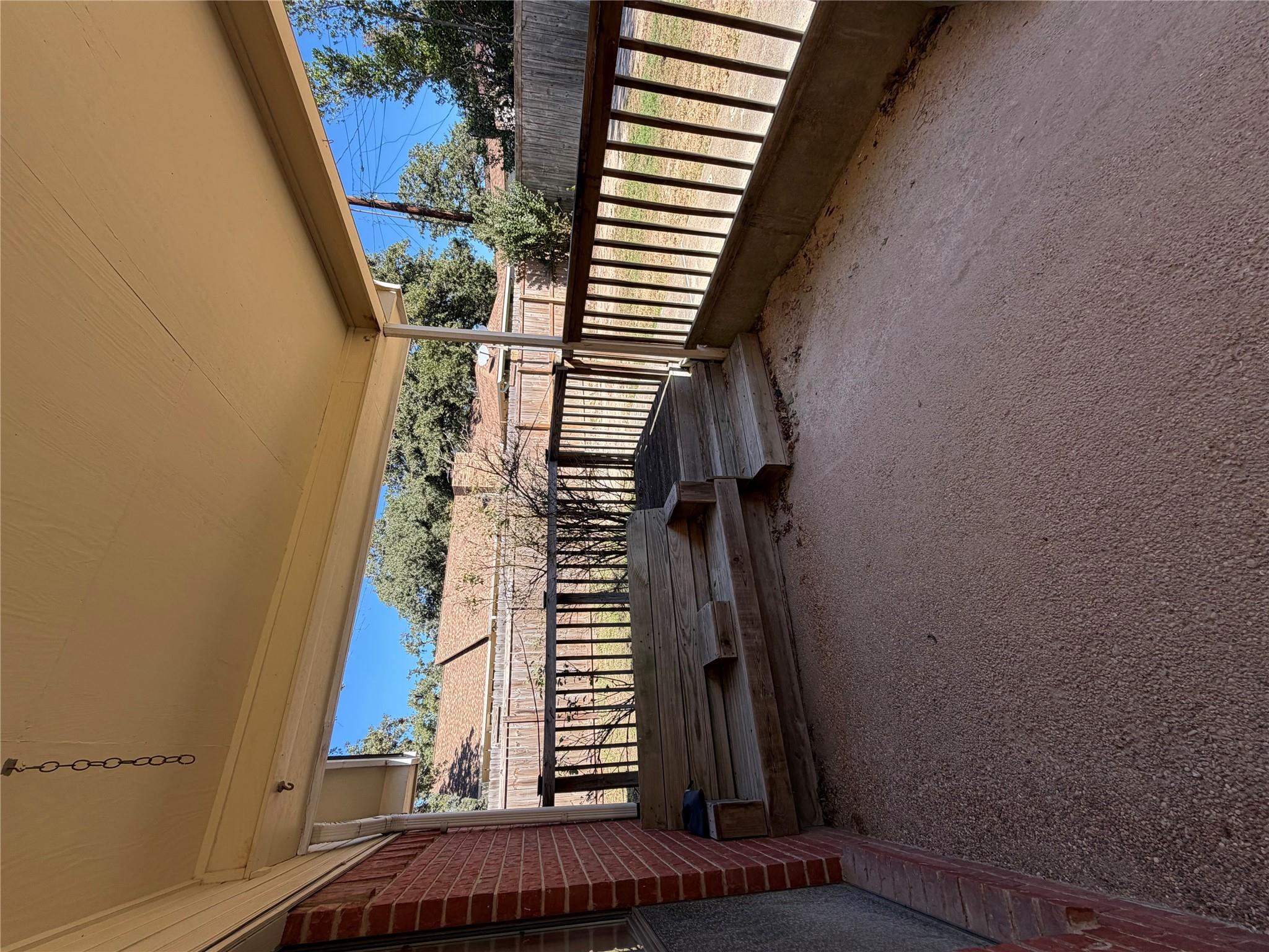 718 Brazos St, Rockdale, TX 76567