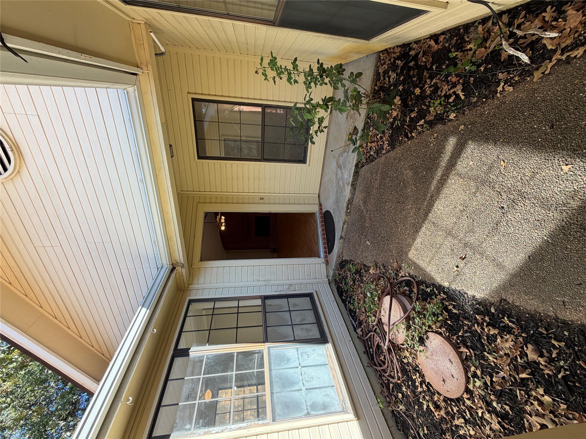 718 Brazos St, Rockdale, TX 76567