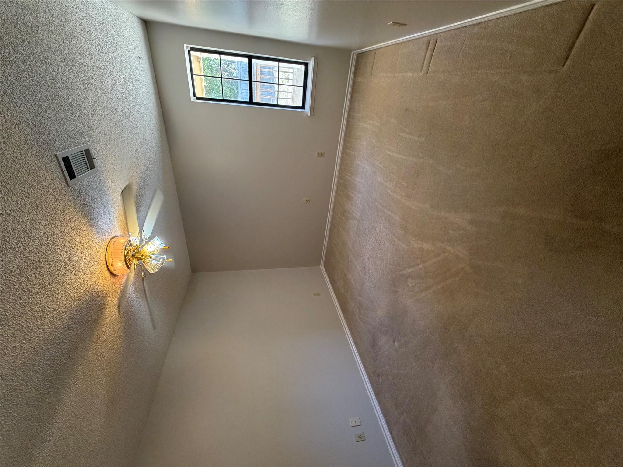 718 Brazos St, Rockdale, TX 76567