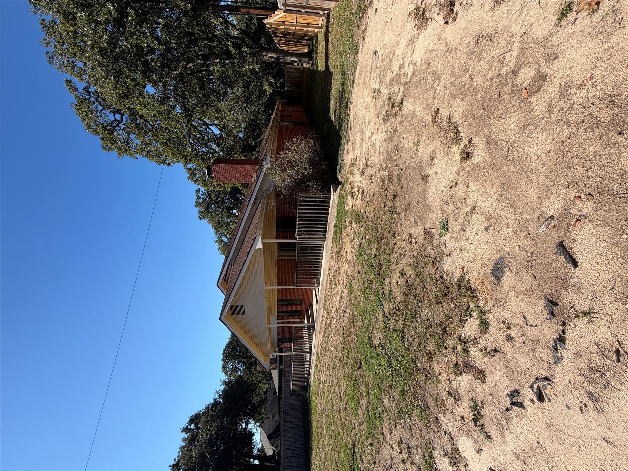 718 Brazos St, Rockdale, TX 76567