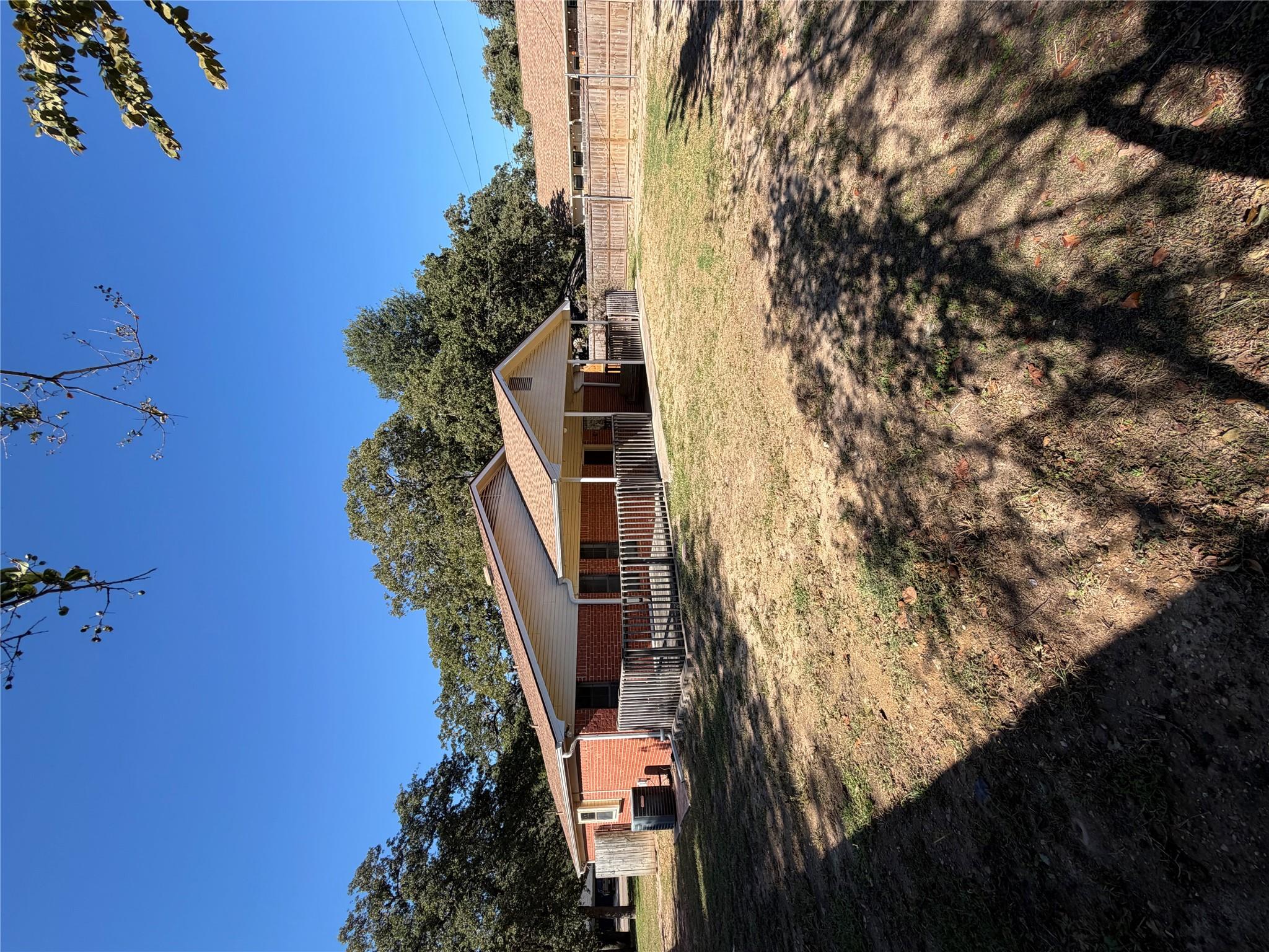 718 Brazos St, Rockdale, TX 76567