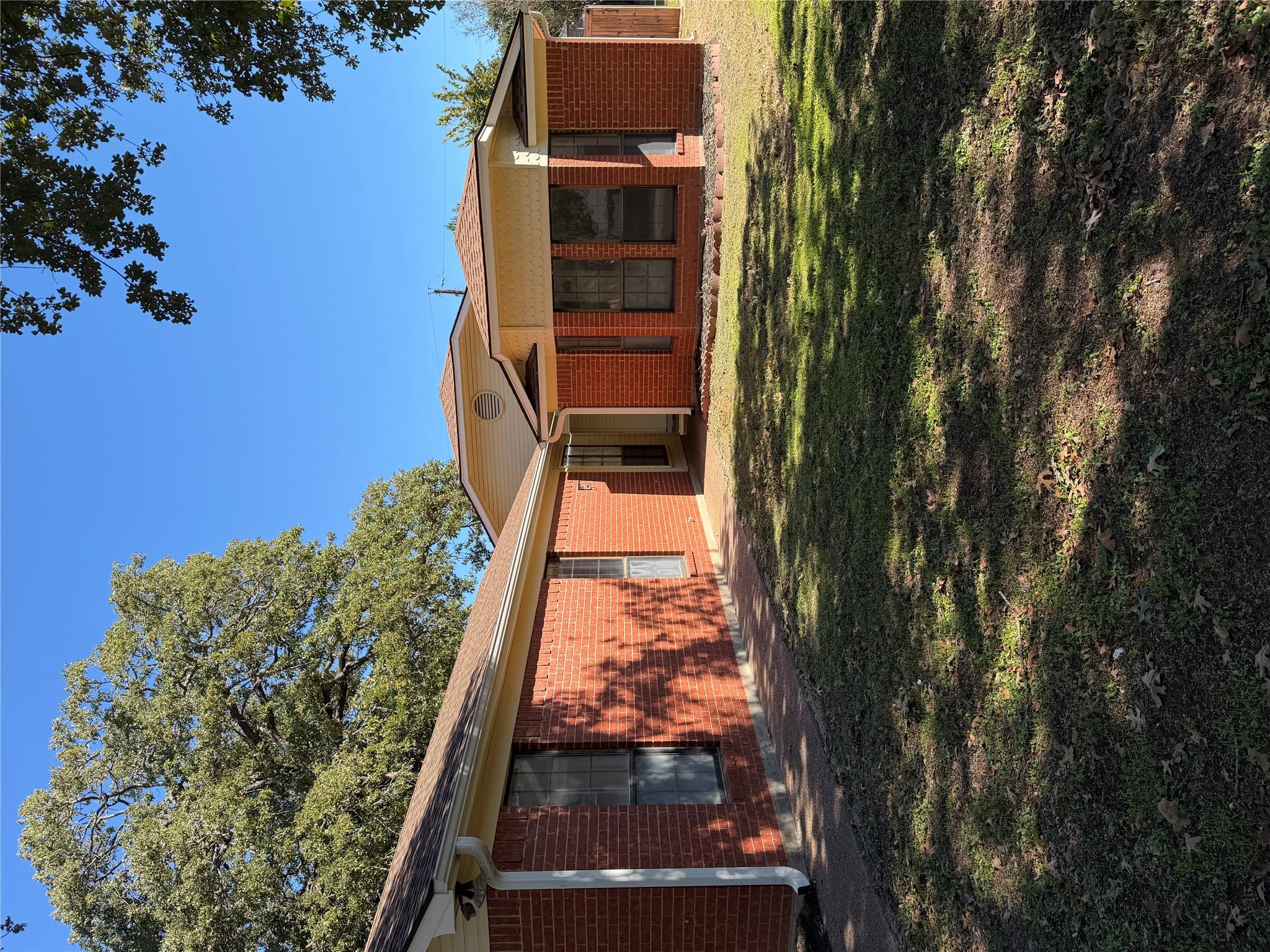 718 Brazos St, Rockdale, TX 76567