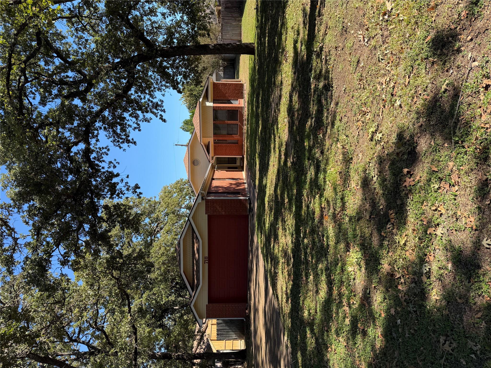 718 Brazos St, Rockdale, TX 76567