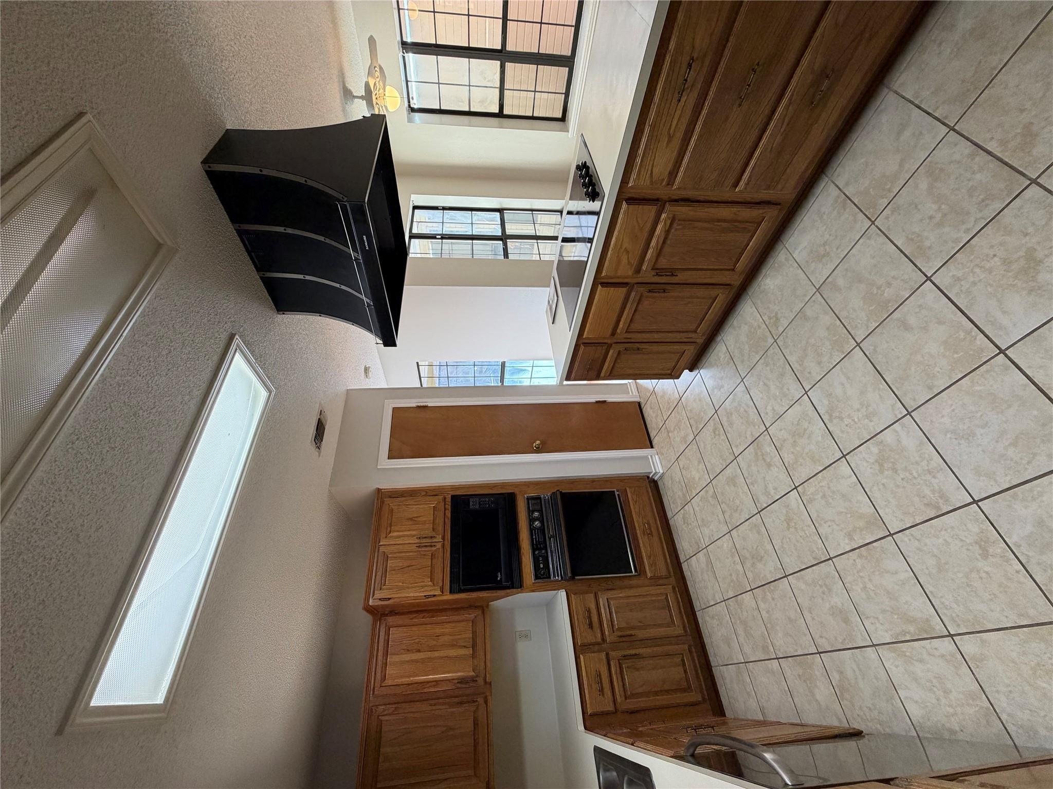 718 Brazos St, Rockdale, TX 76567