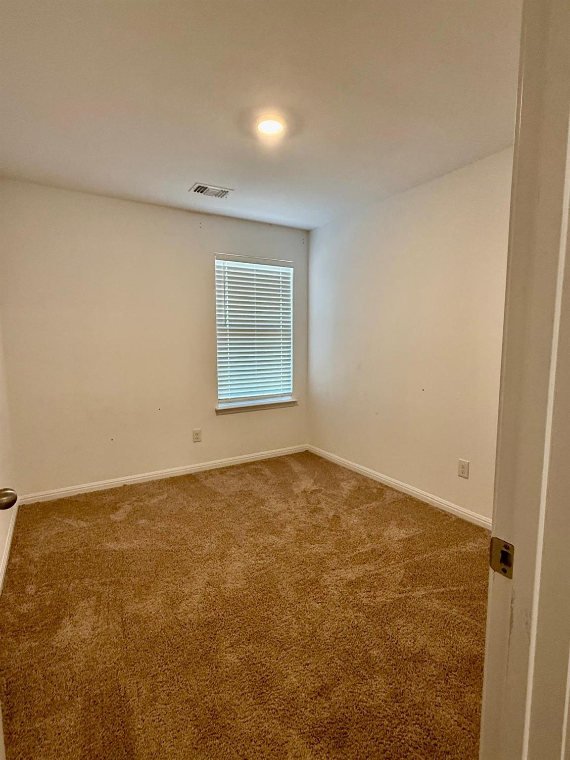 509 Riverdale Dr, Jarrell, TX 76537