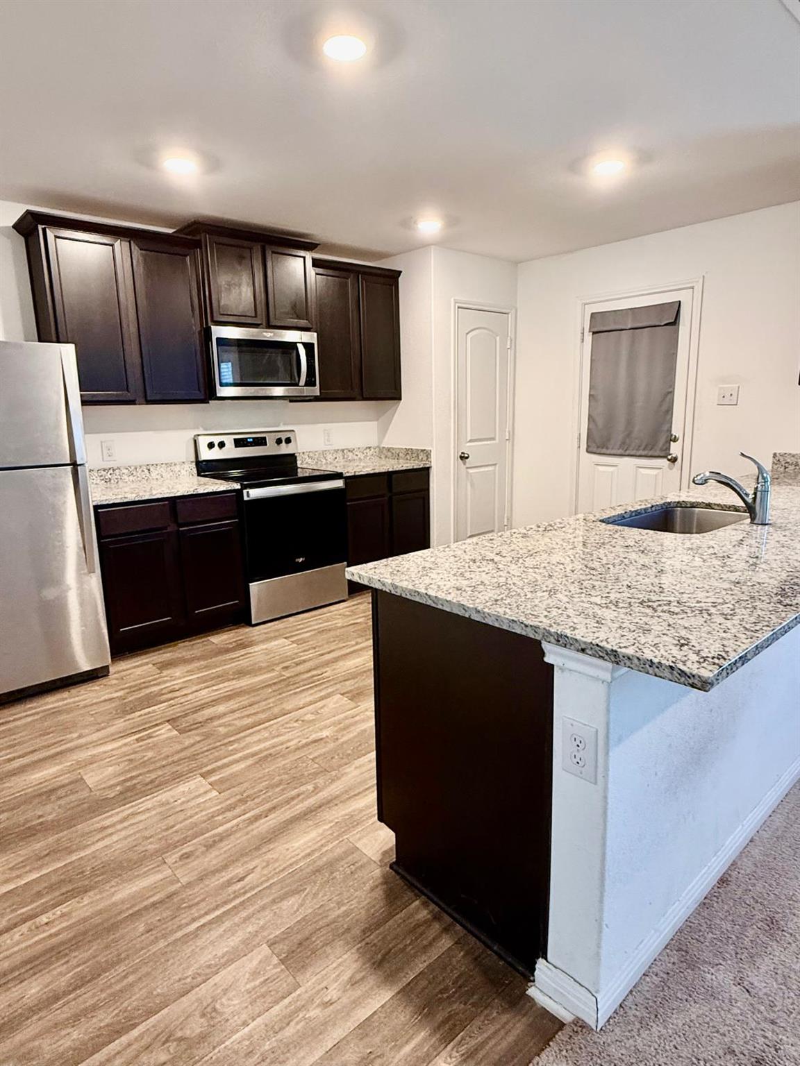 509 Riverdale Dr, Jarrell, TX 76537