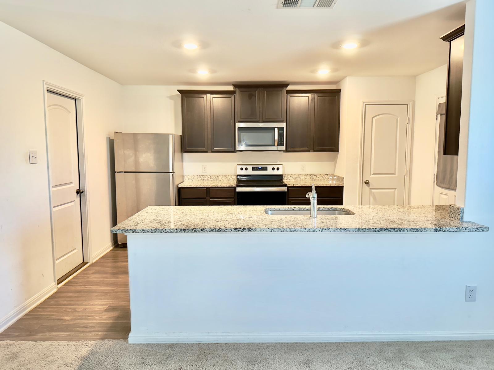 509 Riverdale Dr, Jarrell, TX 76537