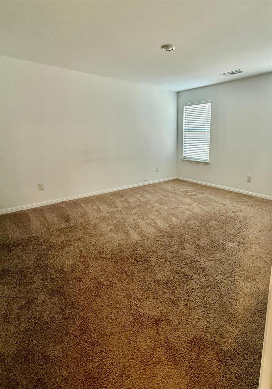 509 Riverdale Dr, Jarrell, TX 76537