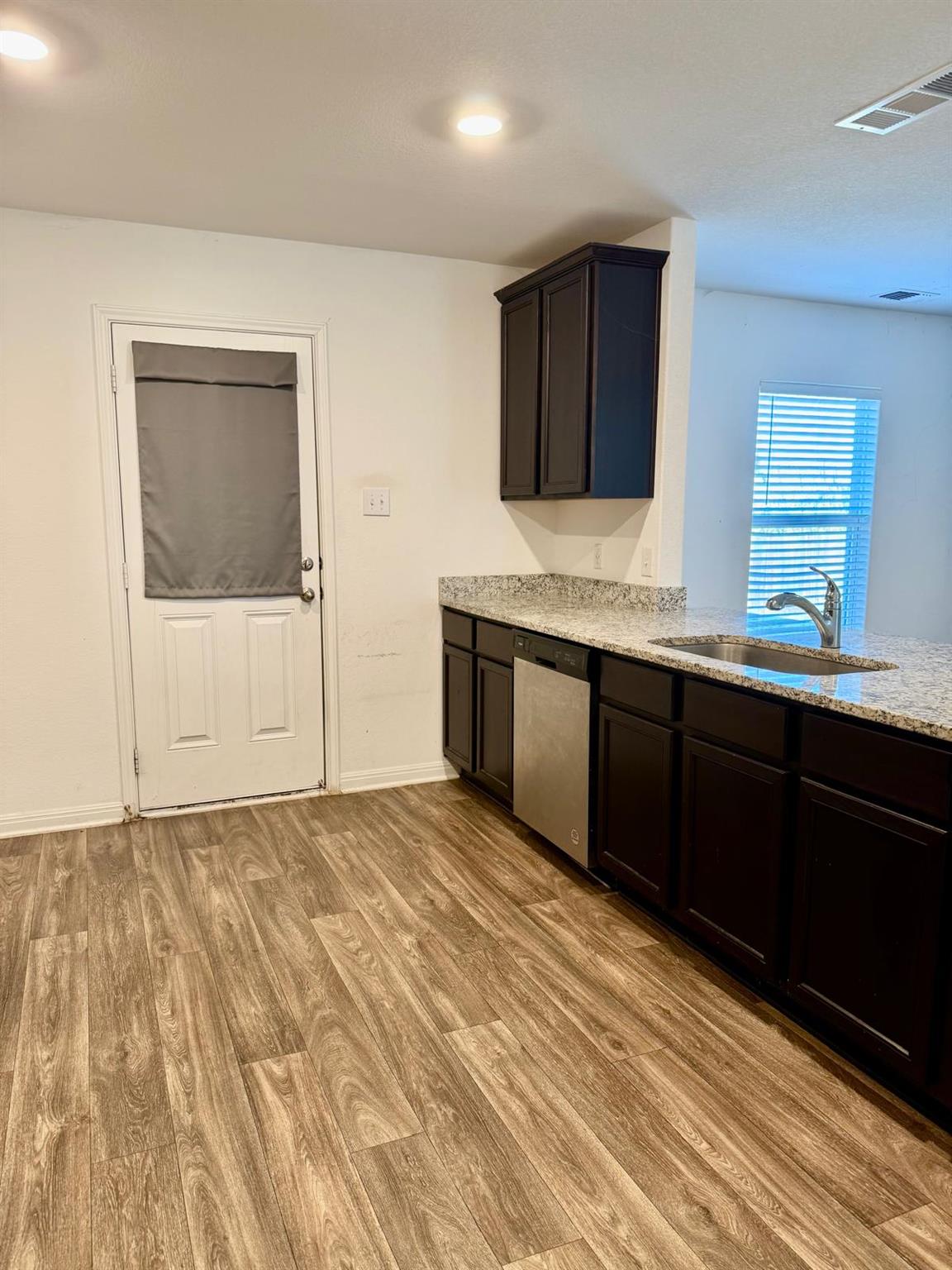 509 Riverdale Dr, Jarrell, TX 76537